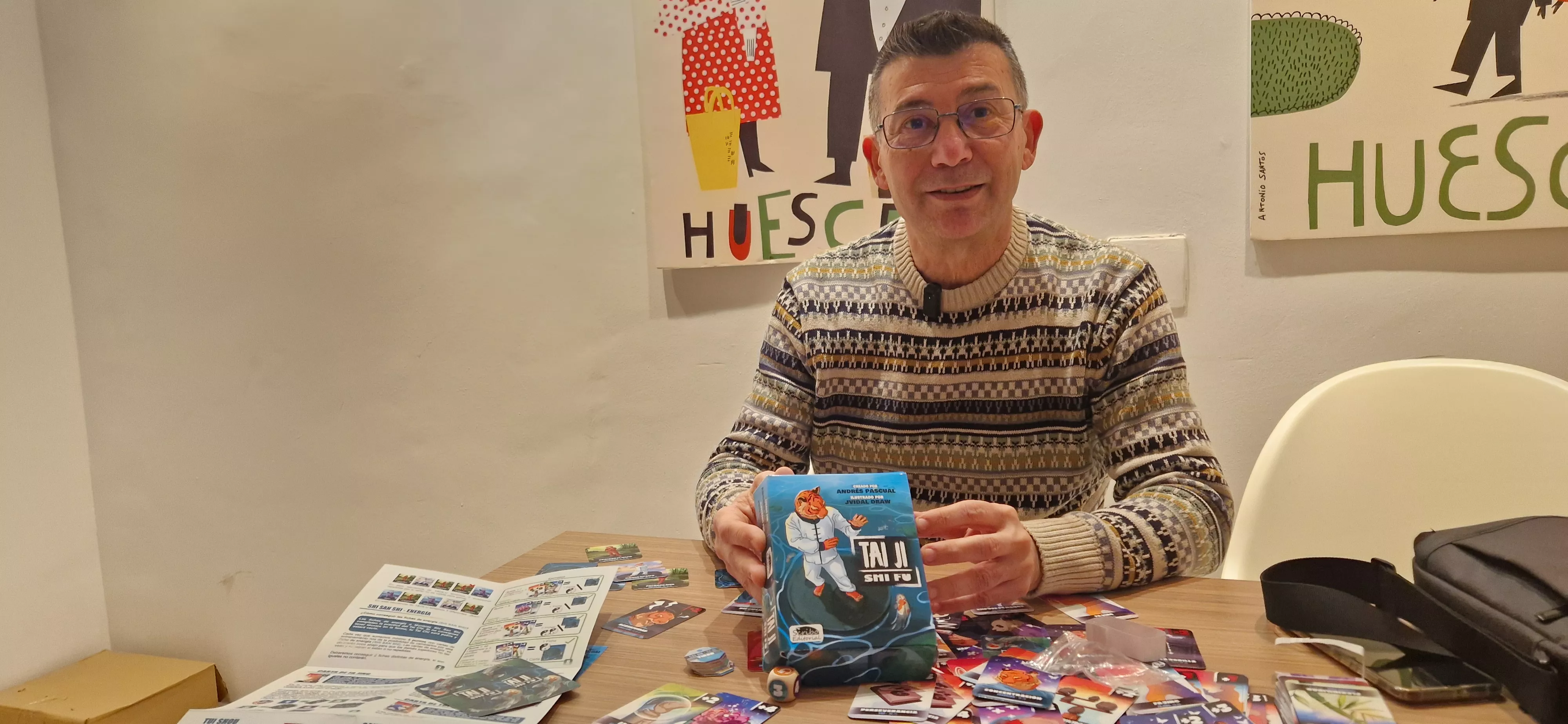 Andrés Pascual muestra el juego Taiji Shifu. Foto Myriam Martínez