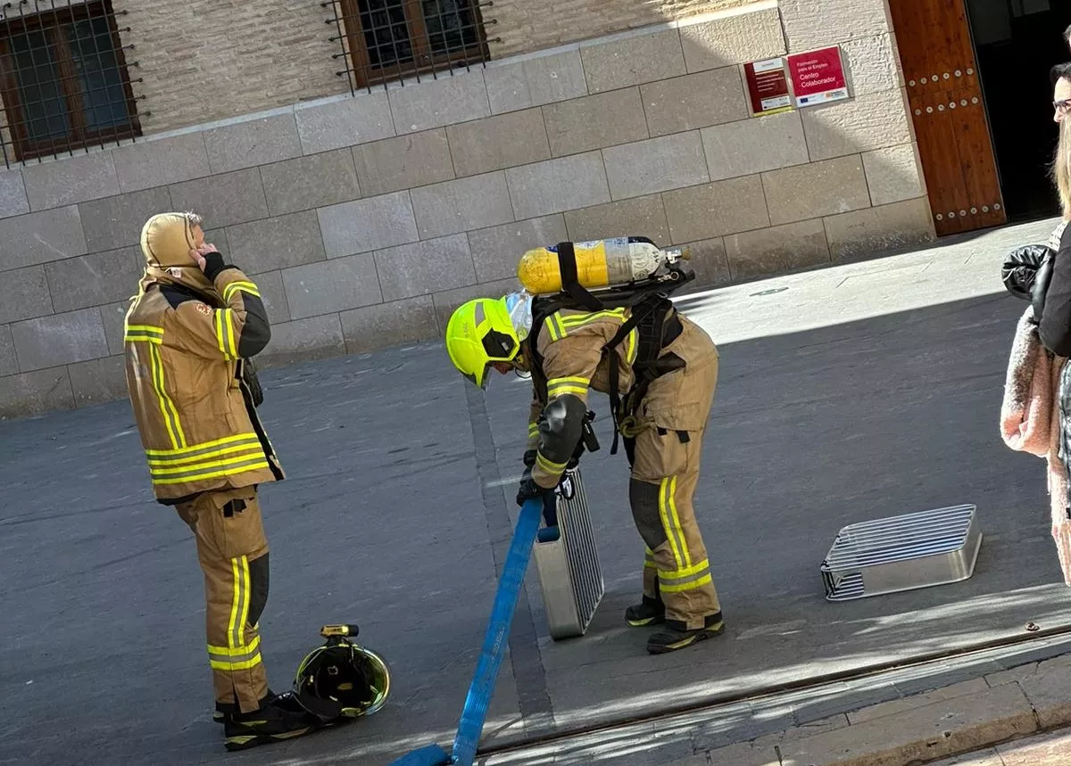 Actuación de bomberos por un conato de incendio en el Palacio de Villahermosa.