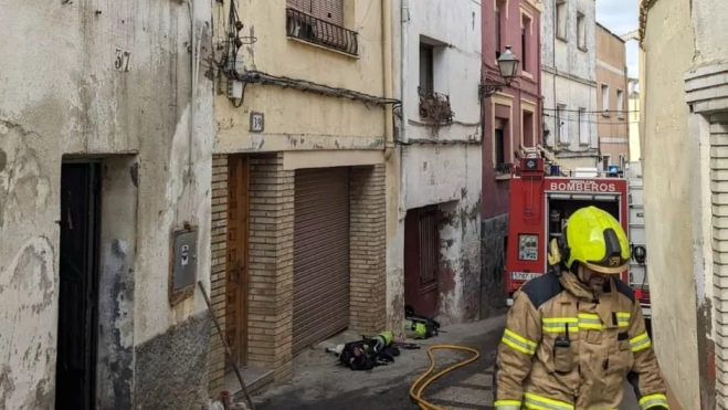 Calle Arriba de Monzón, en el edificio que se ha incendiado Calle Arriba de Monzón, en el edificio que se ha incendiado