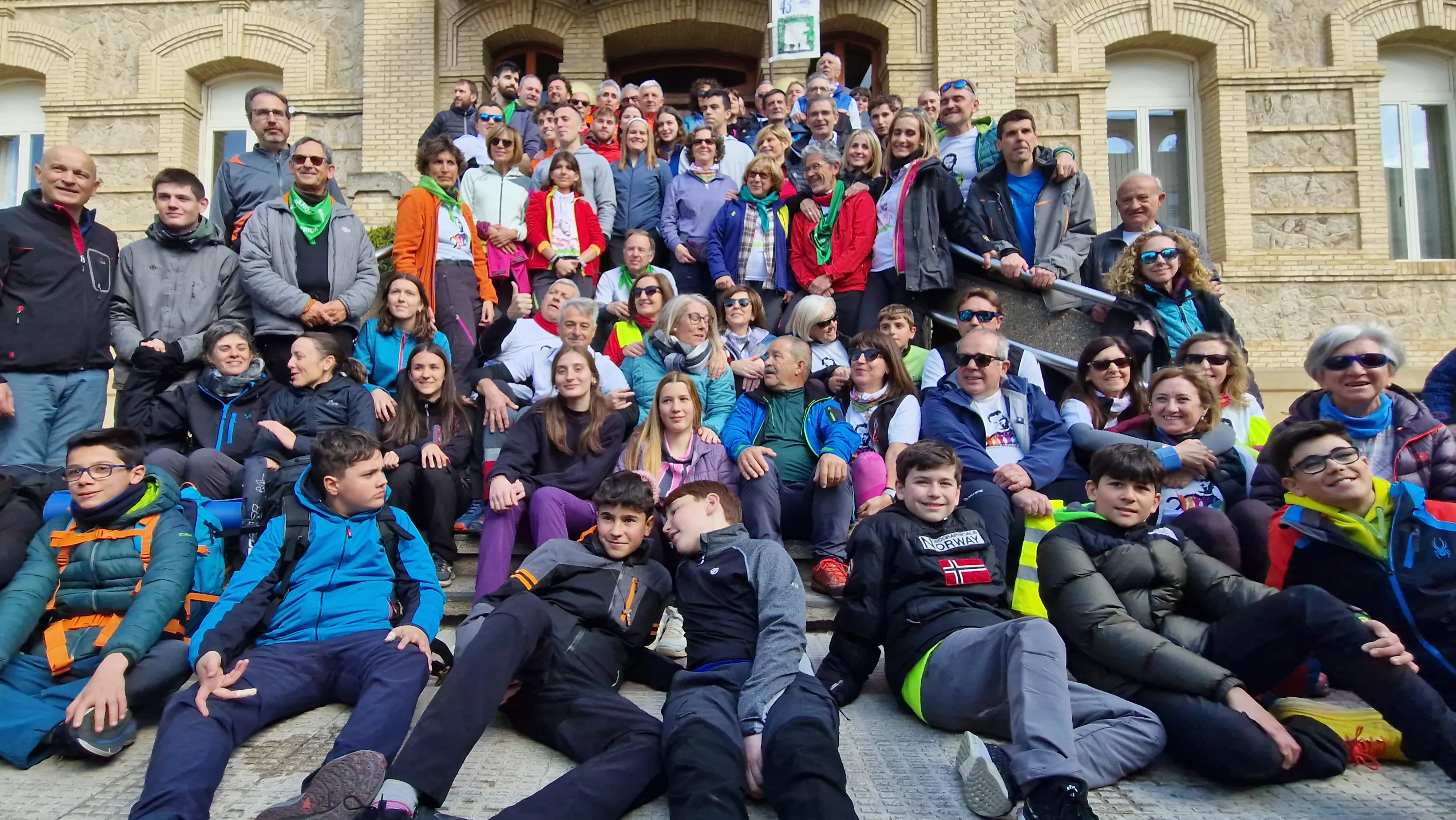 Salida de la Javierada 2024 desde Huesca. Foto Myriam Martínez Salida de la Javierada 2024 desde Huesca. Foto Myriam Martínez