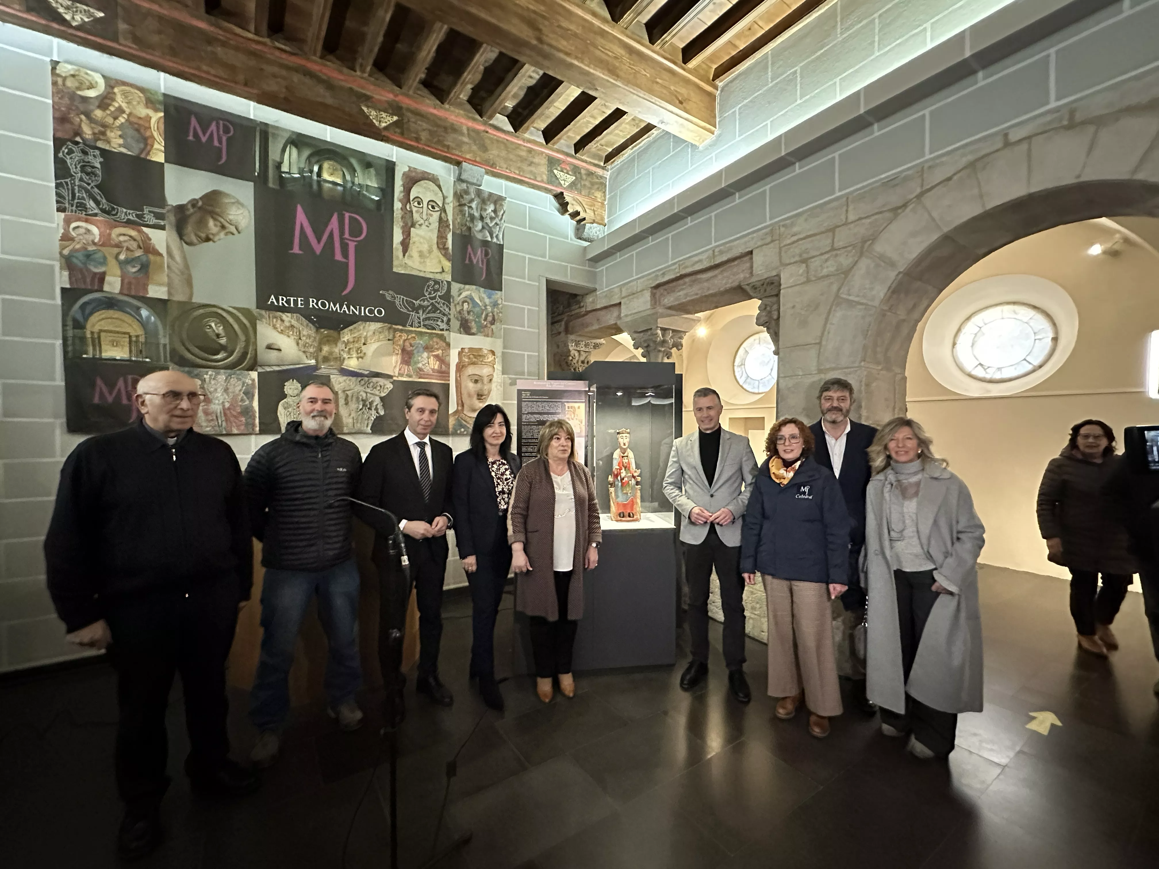 Imagen de la presentación en el Museo Diocesano de Jaca de la talla de la Virgen del Camino de Ena restaurada.