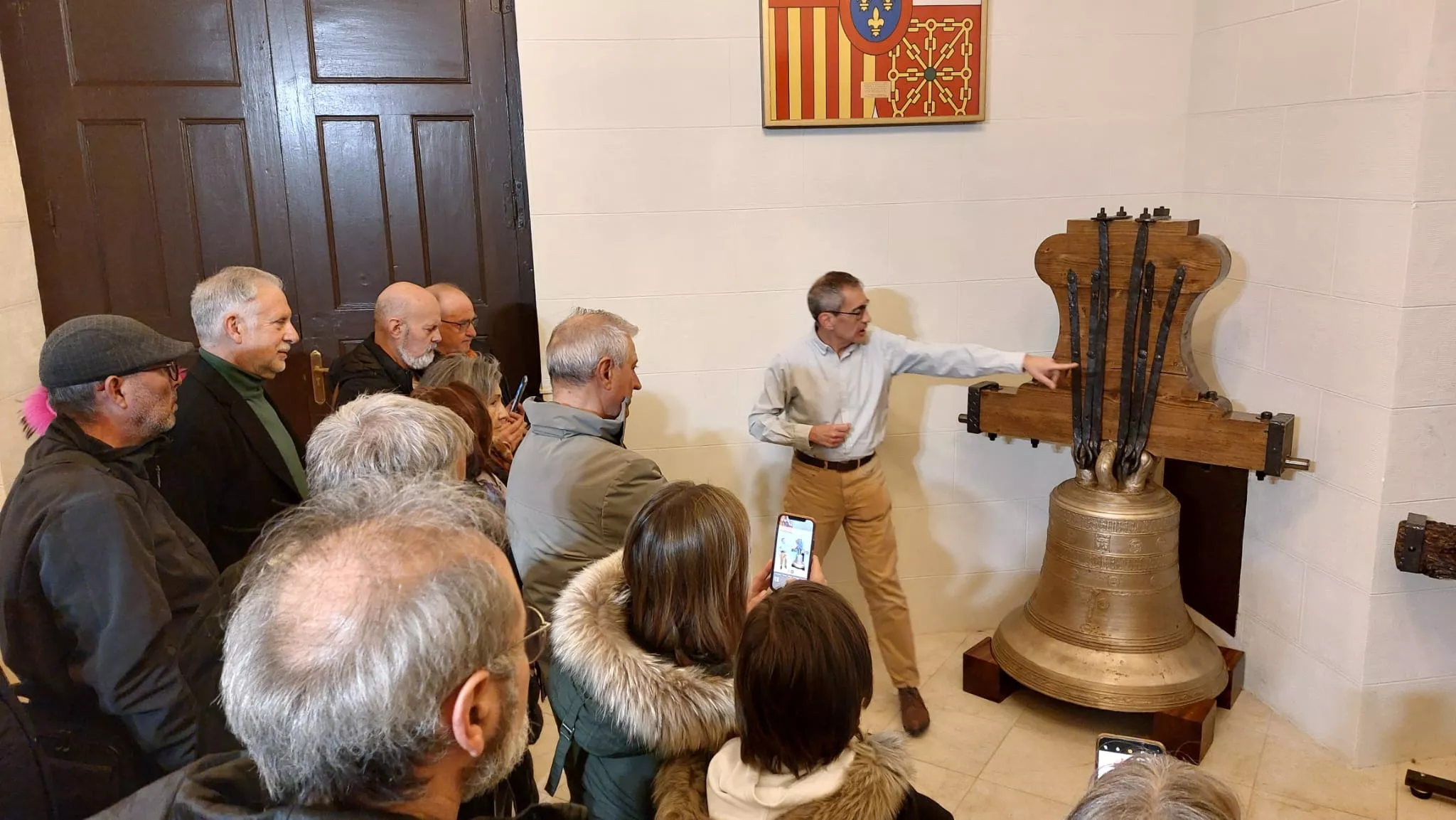 Carlos Garcés explica las peculiaridades de la campana Juana Paciencia