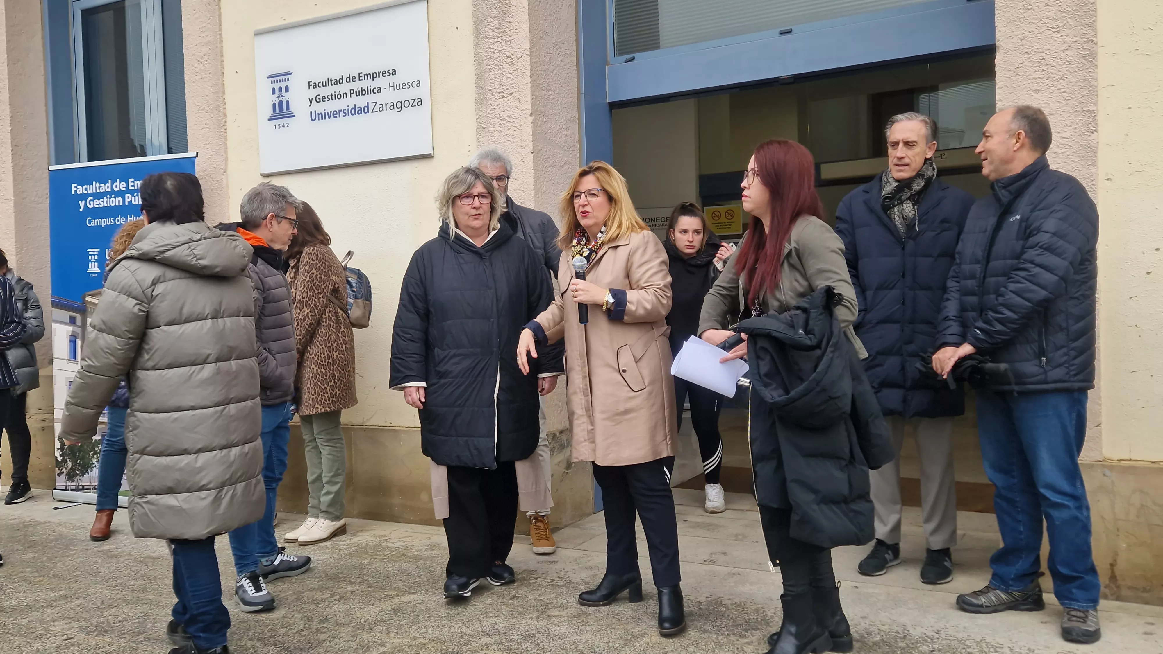 Lectura del manifiesto por el Día de la Mujer en el Campus de Huesca. Foto Myriam Martínez