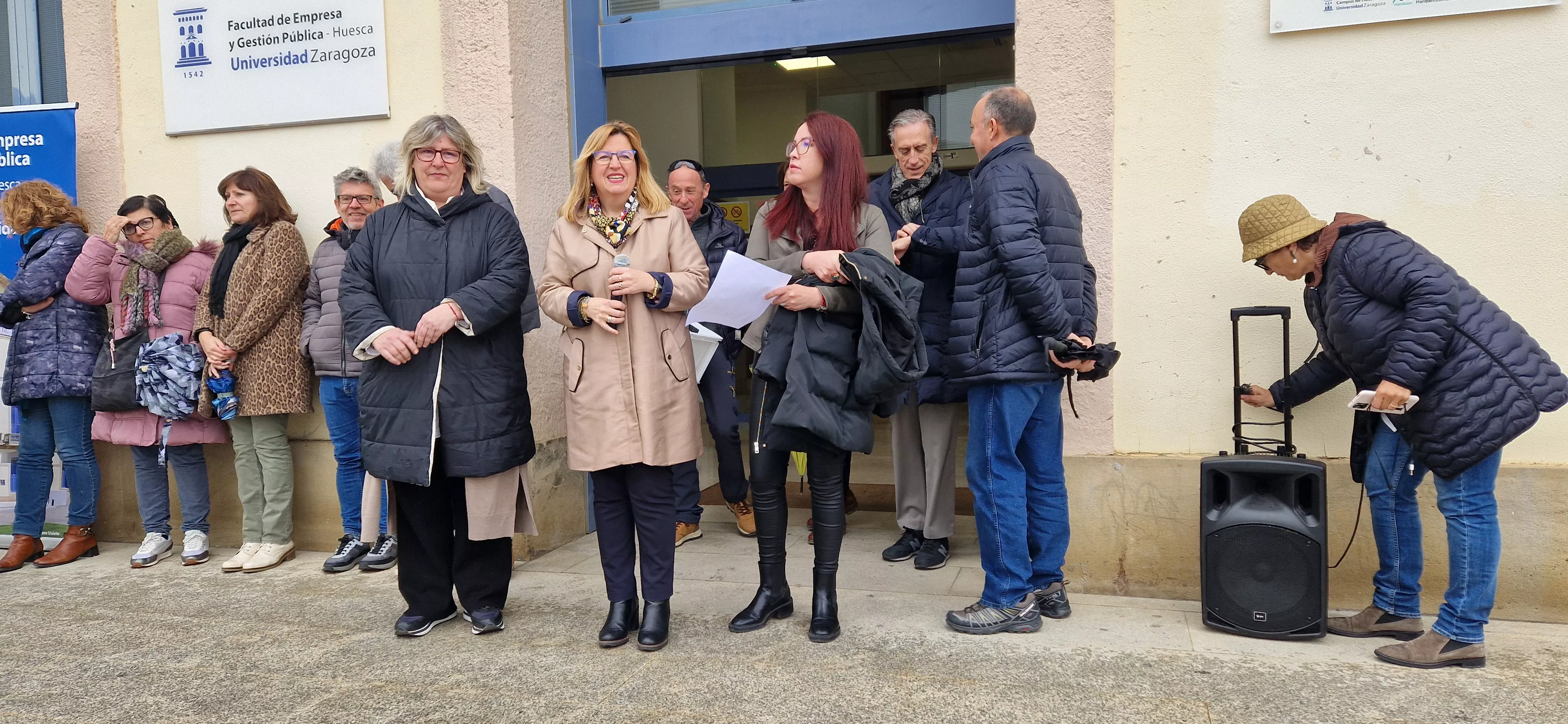 Lectura del manifiesto por el Día de la Mujer en el Campus de Huesca. Foto Myriam Martínez