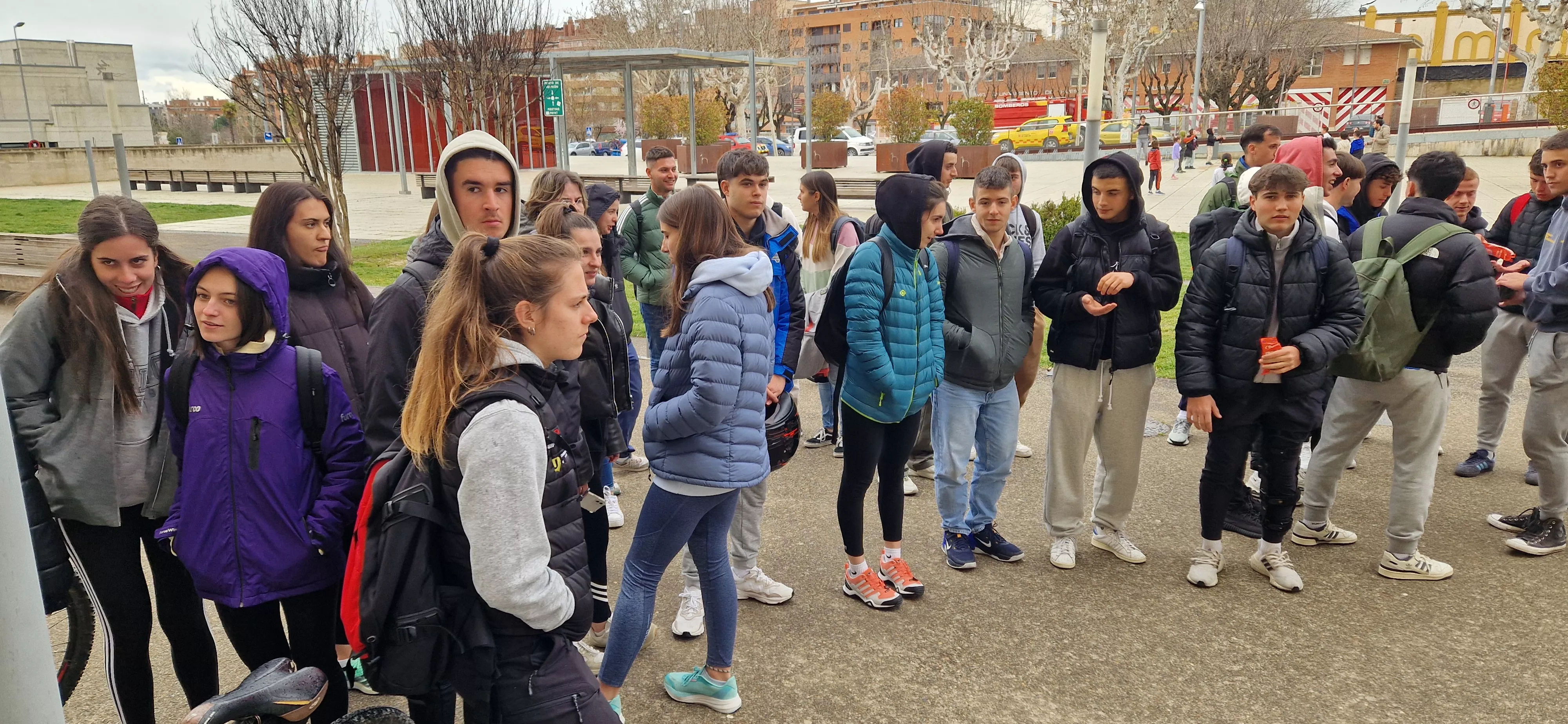 Lectura del manifiesto por el Día de la Mujer en el Campus de Huesca. Foto Myriam Martínez