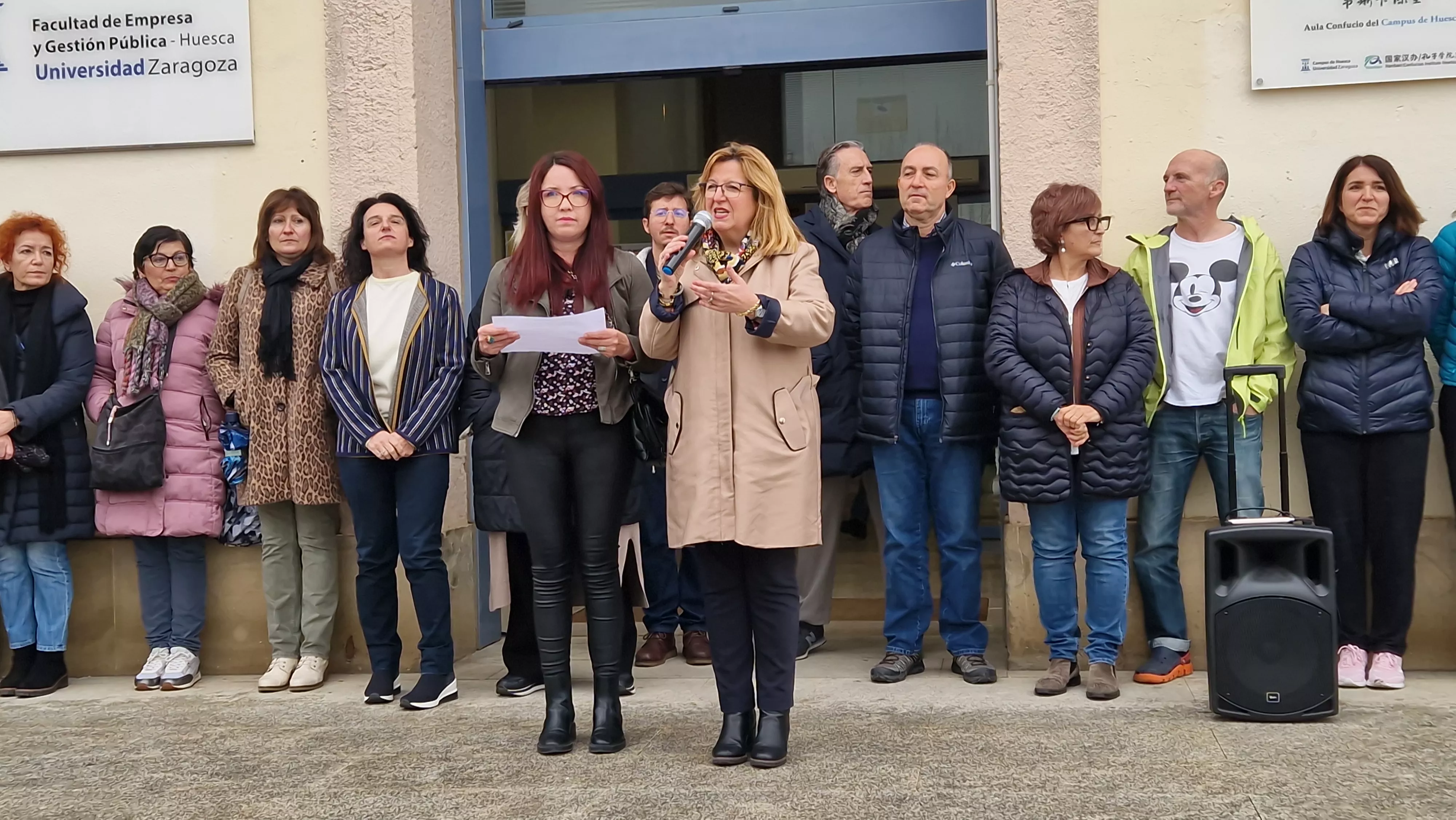 Lectura del manifiesto por el Día de la Mujer en el Campus de Huesca. Foto Myriam Martínez