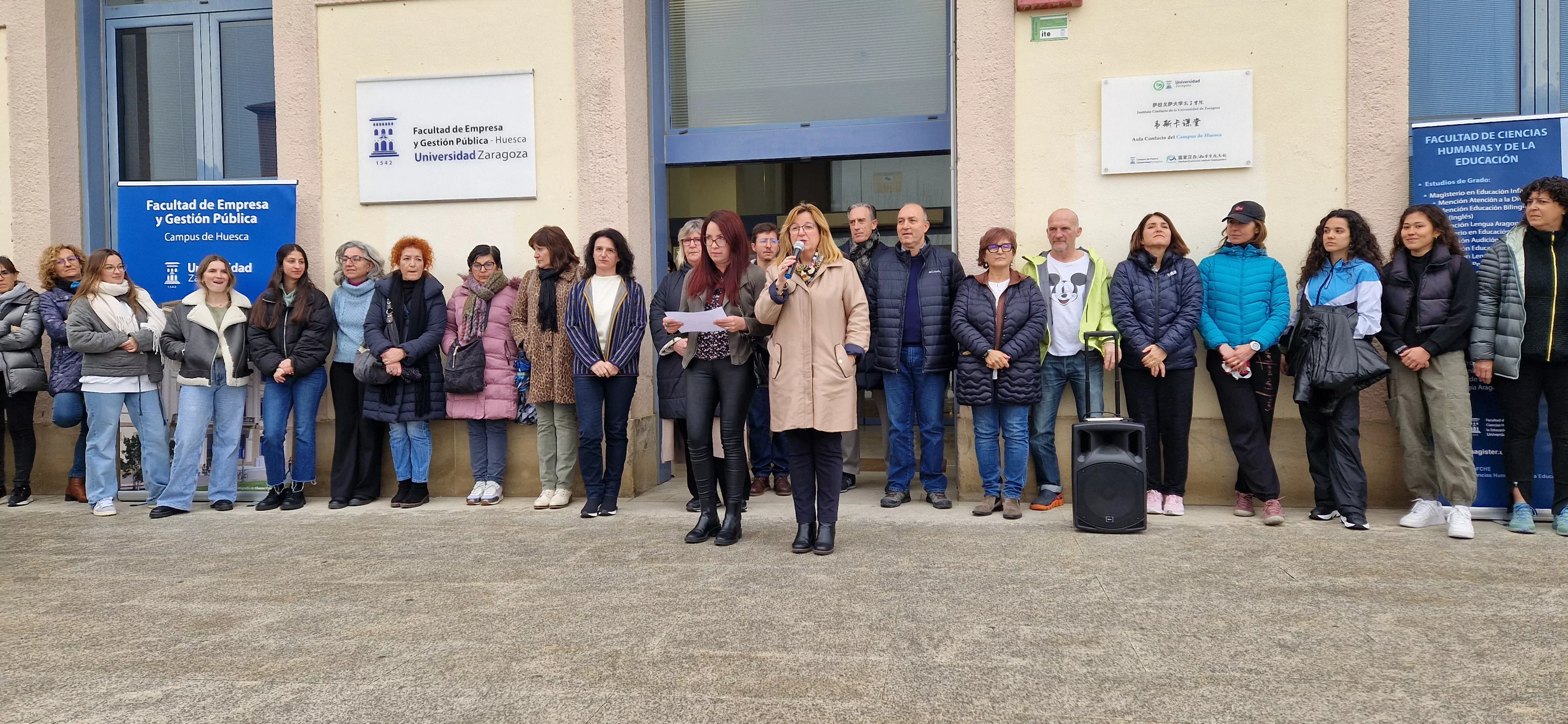 Lectura del manifiesto por el Día de la Mujer en el Campus de Huesca. Foto Myriam Martínez