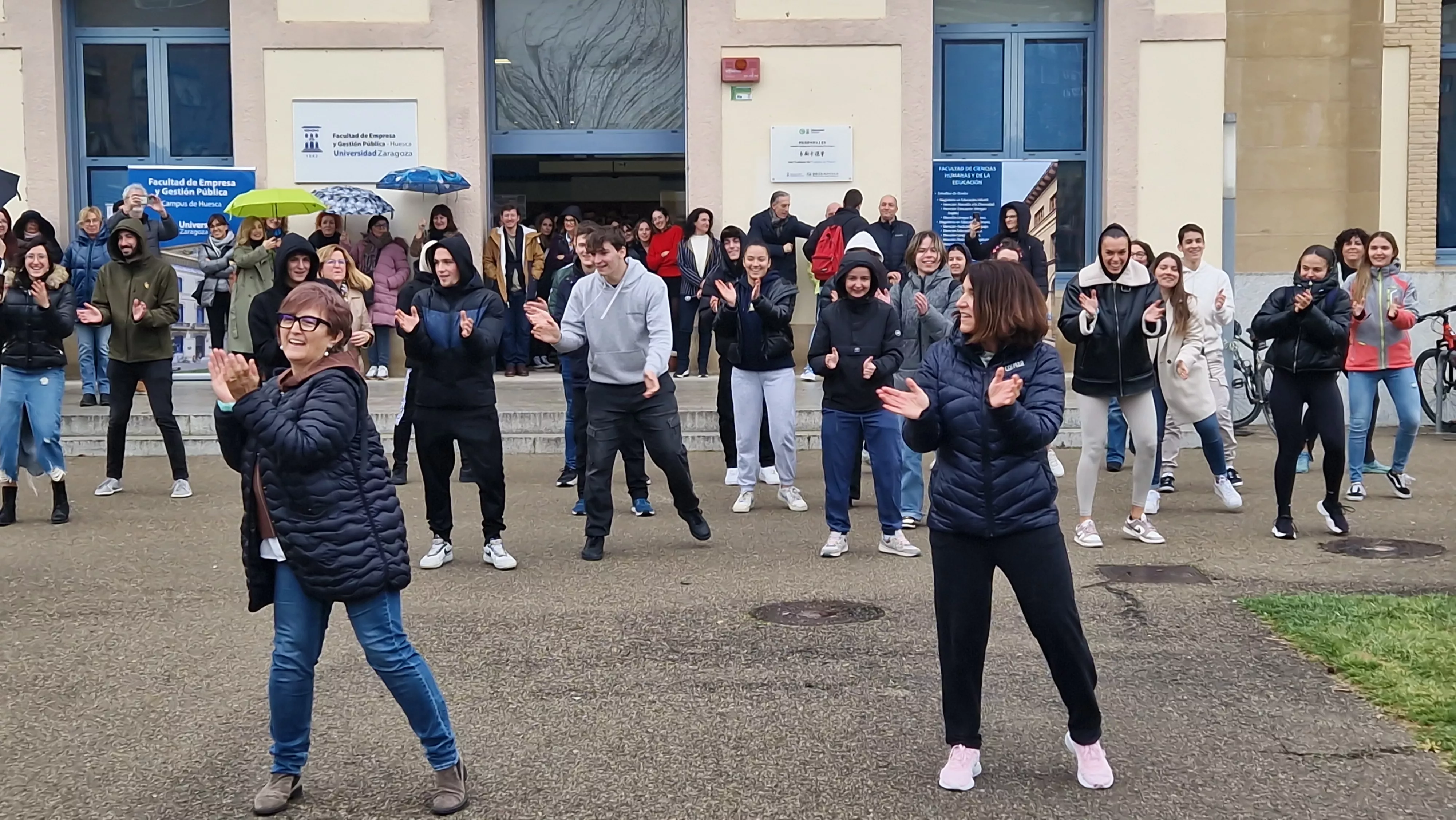 Flashmob por el Día de la Mujer en el Campus de Huesca. Foto Myriam Martínez