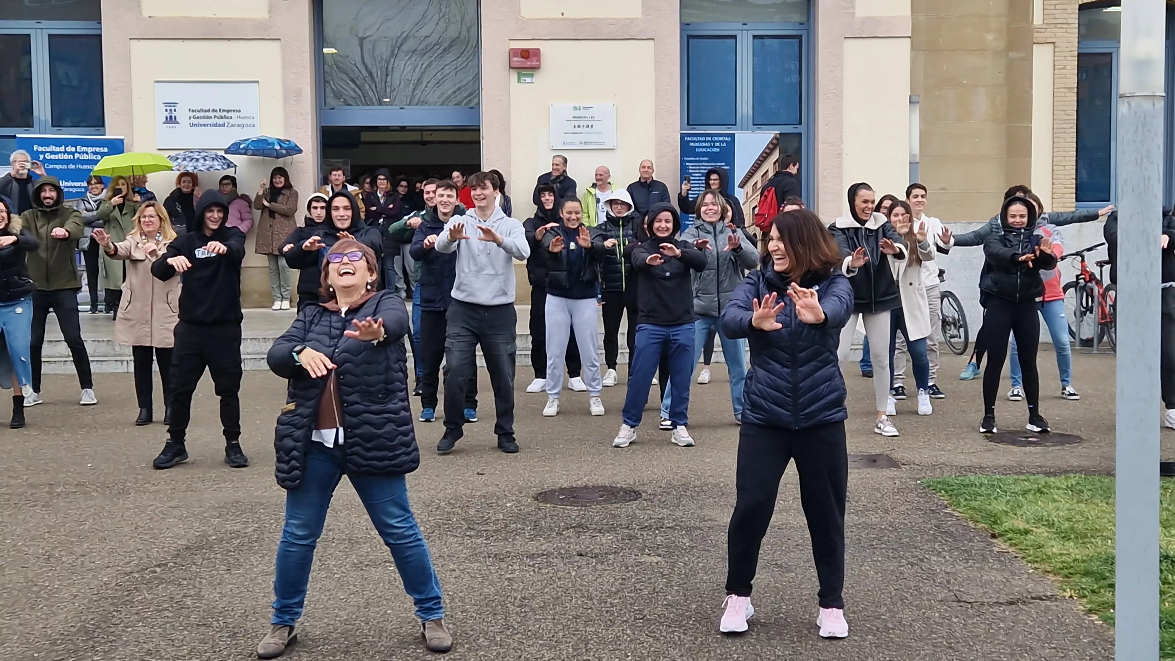 Flashmob por el Día de la Mujer en el Campus de Huesca. Foto Myriam Martínez