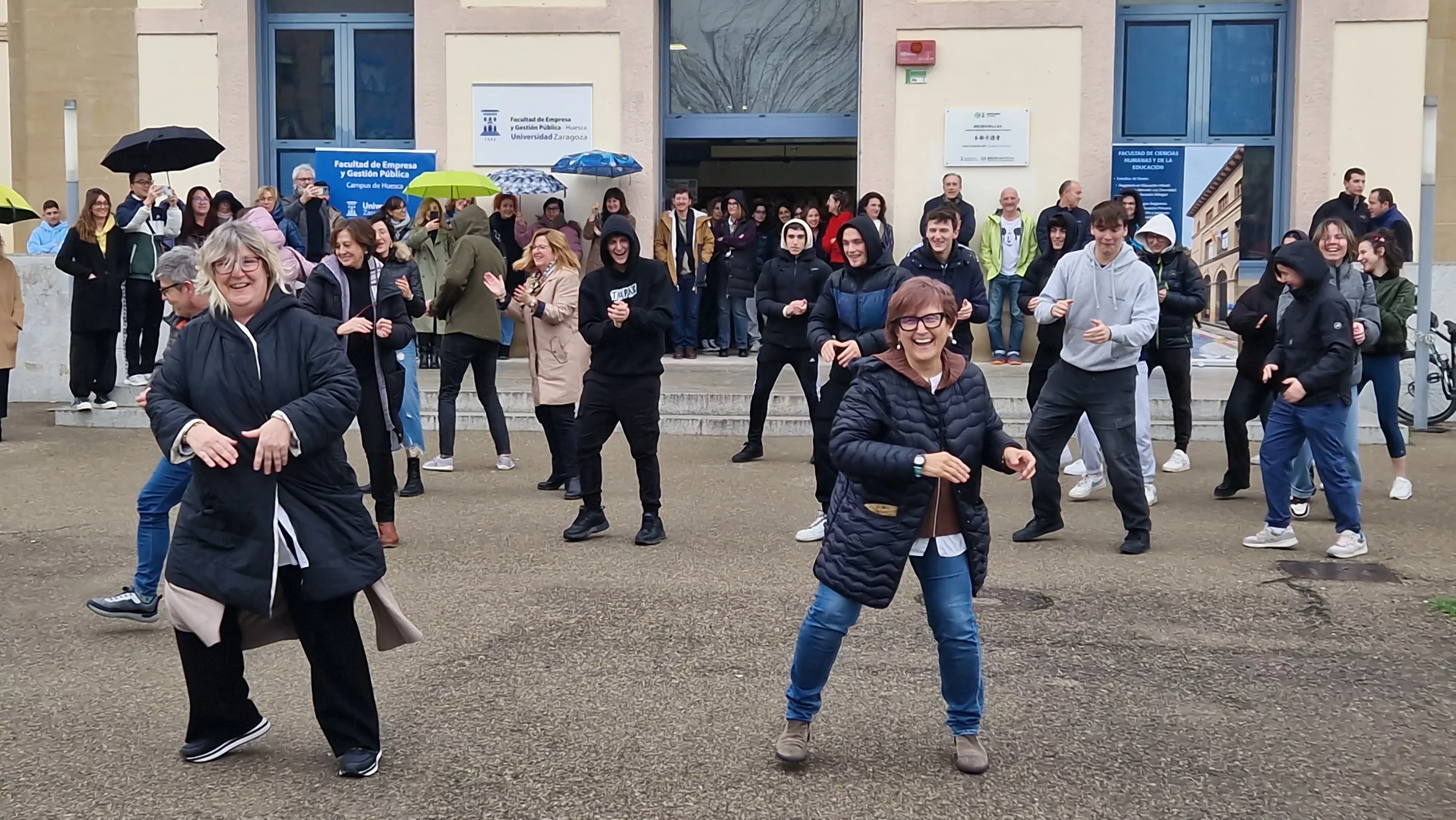 Flashmob por el Día de la Mujer en el Campus de Huesca. Foto Myriam Martínez