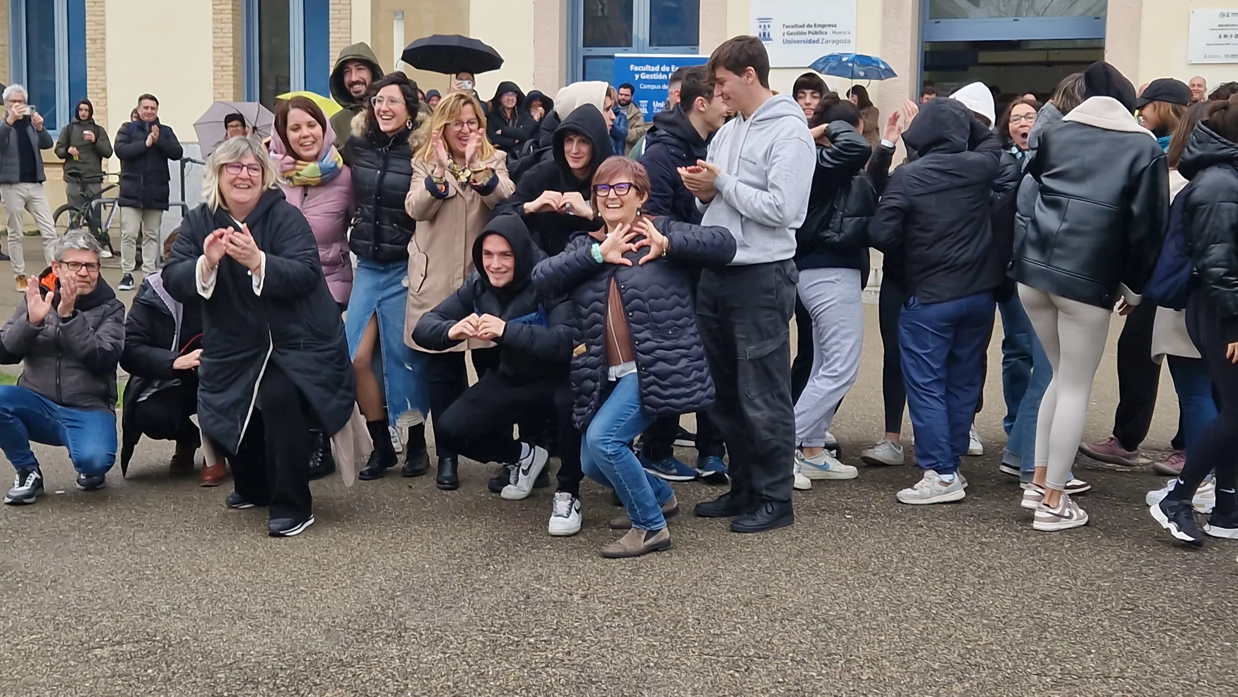 Flashmob por el Día de la Mujer en el Campus de Huesca. Foto Myriam Martínez