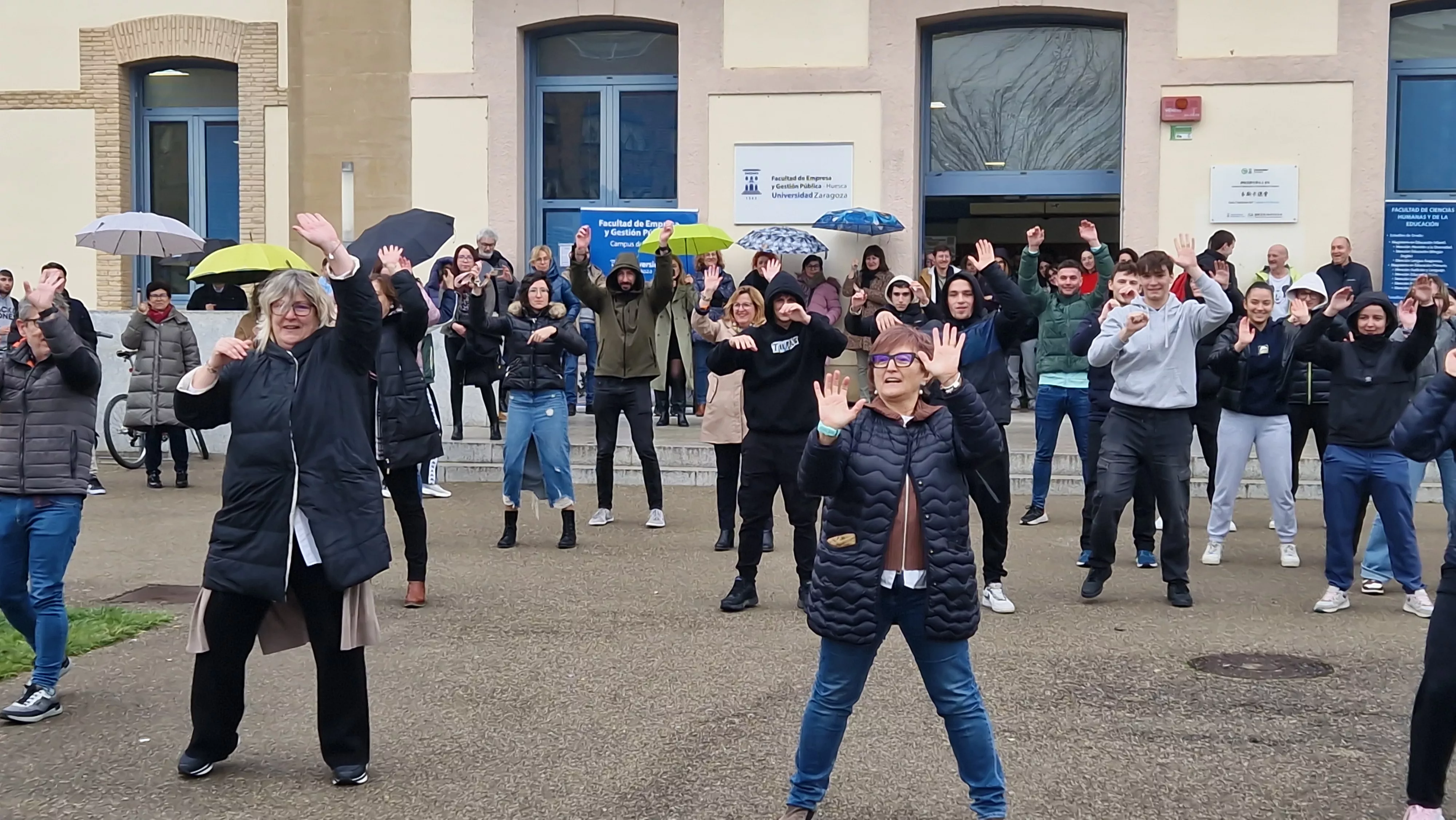 Flashmob por el Día de la Mujer en el Campus de Huesca. Foto Myriam Martínez