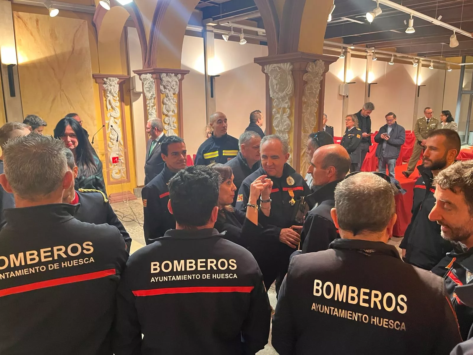 Entrega en Huesca de reconocimientos en la festividad de San Juan  de Dios, patrón de los bomberos. Foto Mercedes Manterola