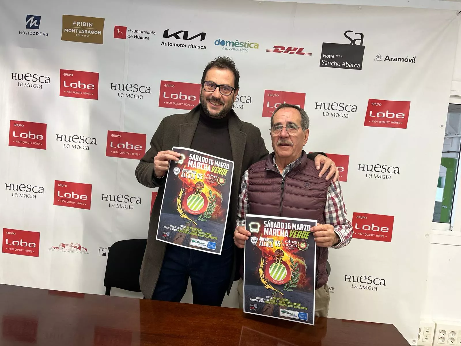 Fernando Lascorz y Demetrio Márquez, en la presentación de la Marcha Verde del Lobe Huesca para Alcalá. Foto: A. Mora