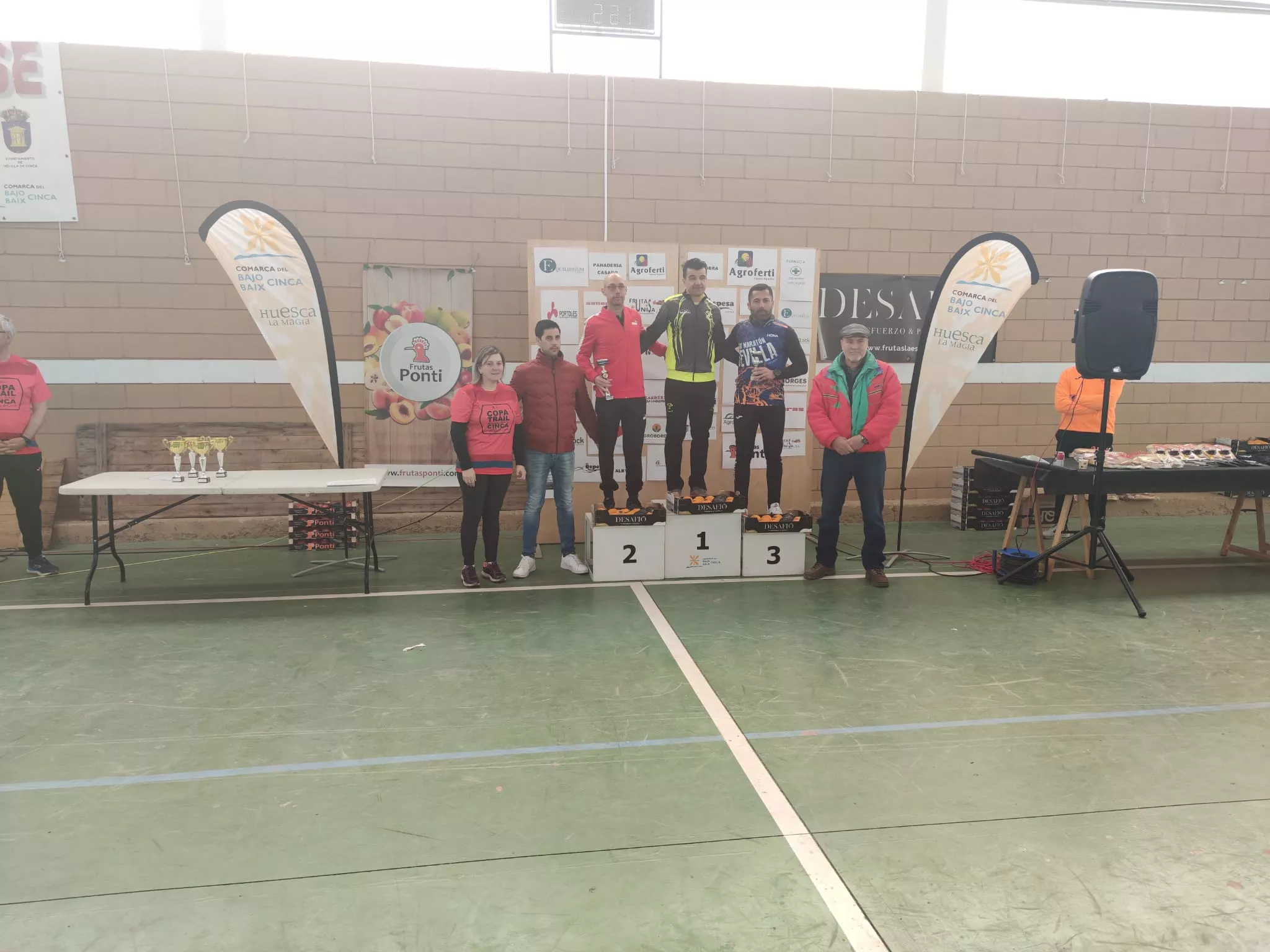 Podio masculino de la prueba larga.