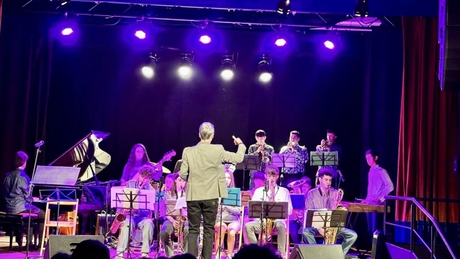 Dani Escolano y uno de los grupos de Jazz For Kids Dani Escolano y uno de los grupos de Jazz For Kids