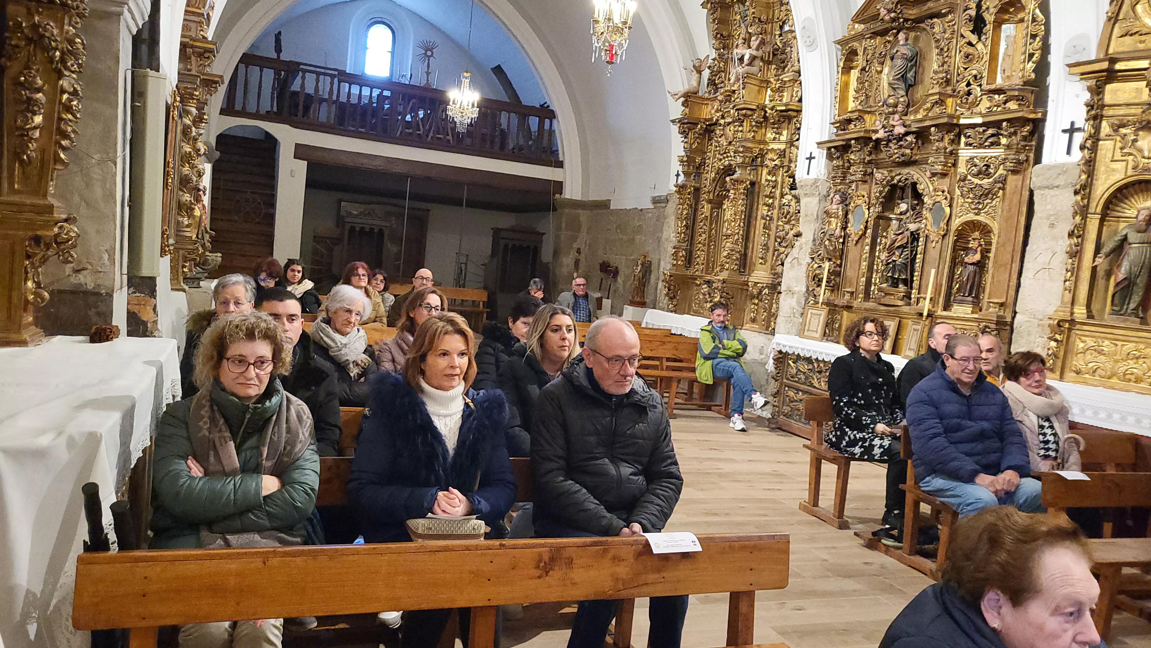 Actuación del Coro de la Universidad Ciudadana en Alcalá de Gurrea. Foto Mercedes Manterola