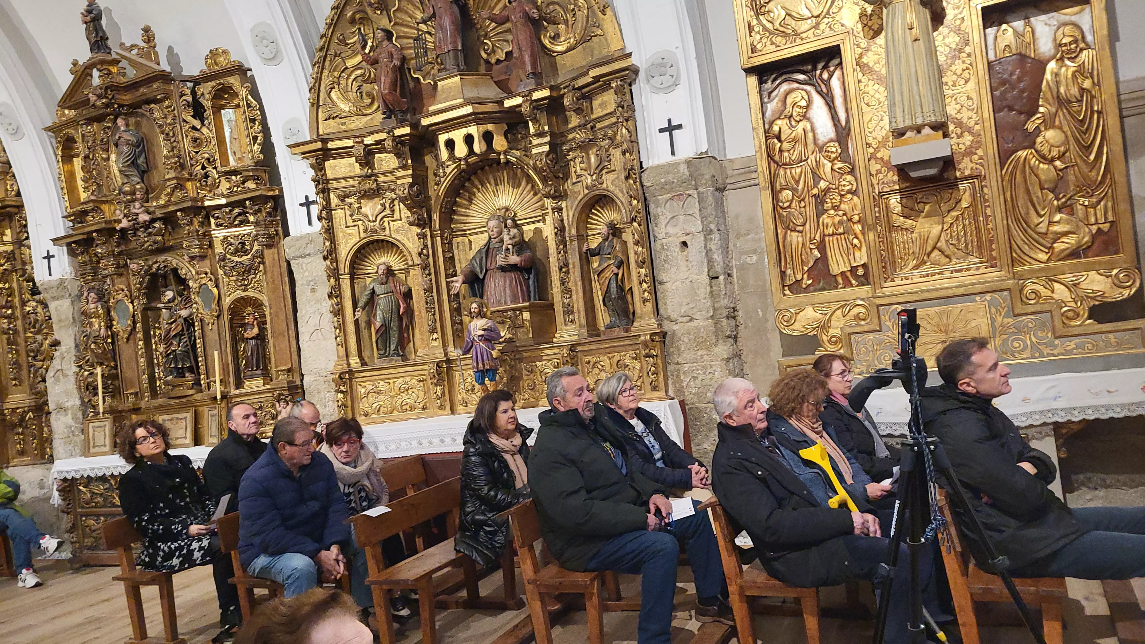 Actuación del Coro de la Universidad Ciudadana en Alcalá de Gurrea. Foto Mercedes Manterola