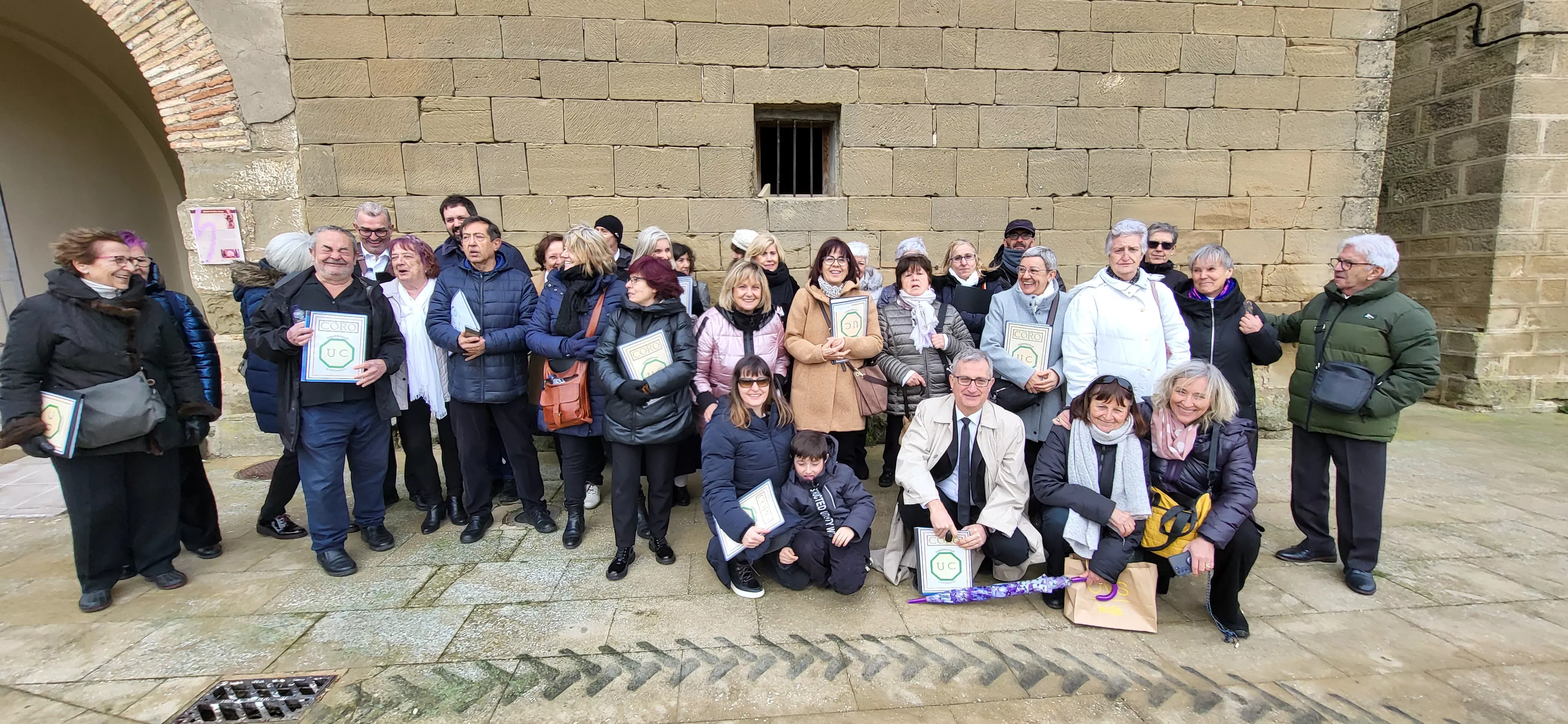 Actuación del Coro de la Universidad Ciudadana en Alcalá de Gurrea. Foto Mercedes Manterola
