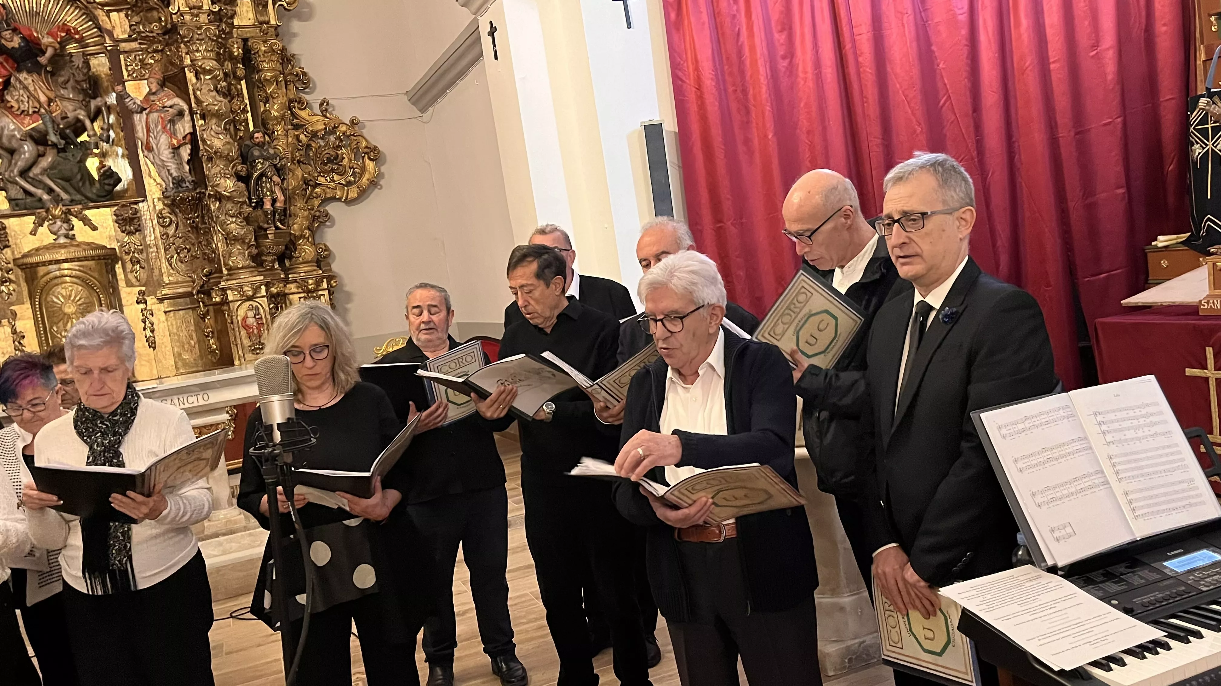Actuación del Coro de la Universidad Ciudadana en Alcalá de Gurrea. Foto Mercedes Manterola