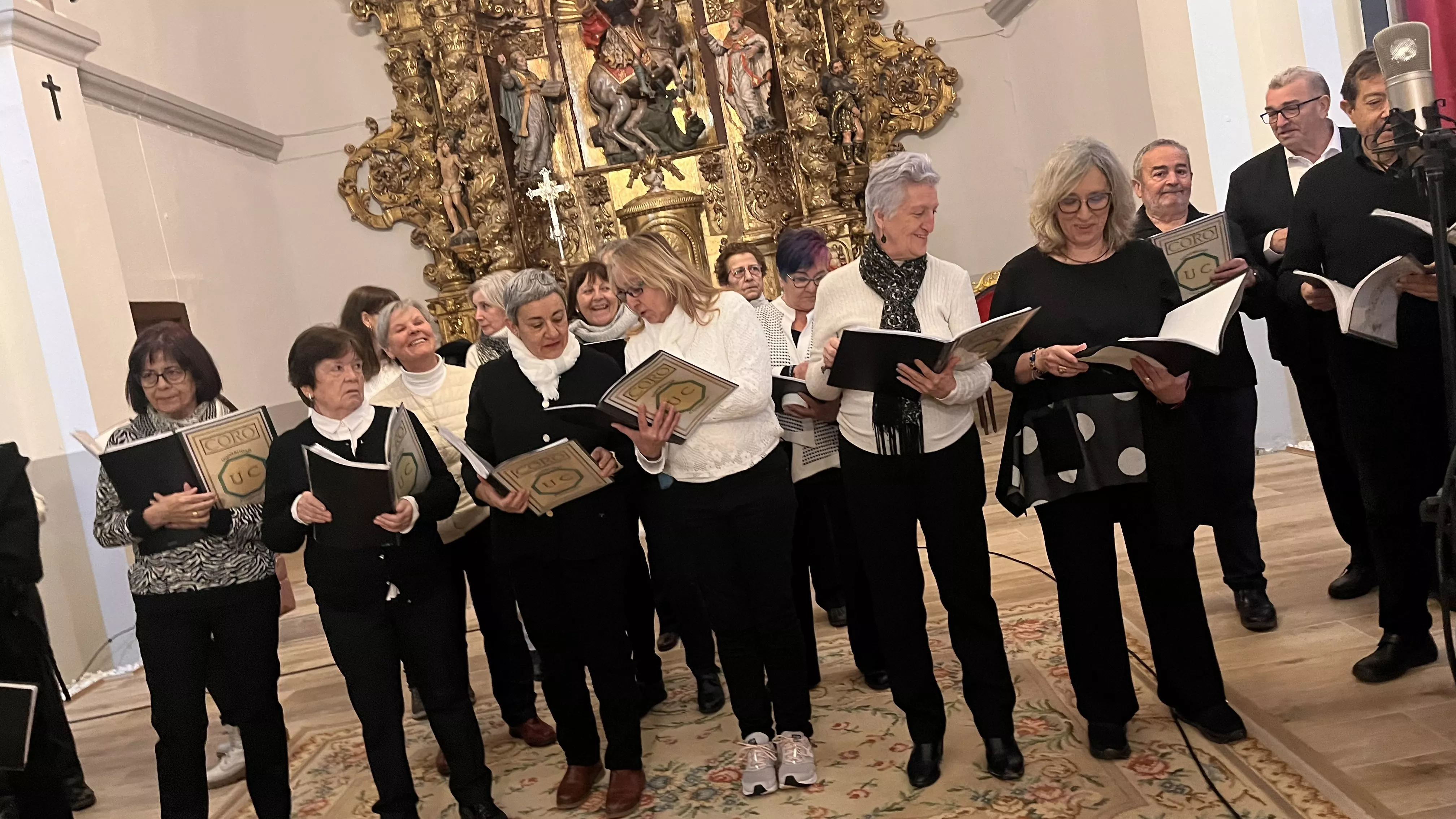 Actuación del Coro de la Universidad Ciudadana en Alcalá de Gurrea. Foto Mercedes Manterola