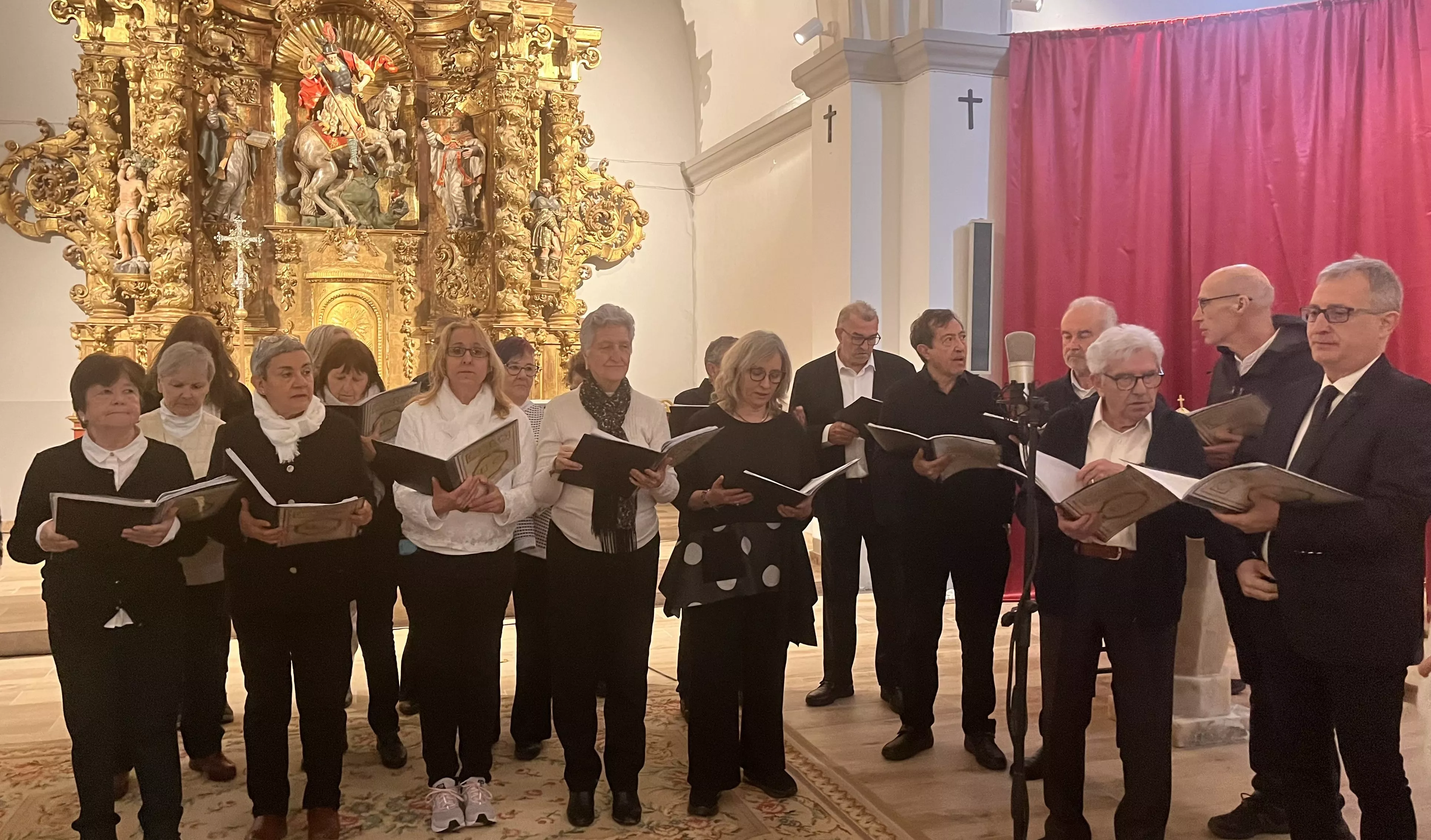 Actuación del Coro de la Universidad Ciudadana en Alcalá de Gurrea. Foto Mercedes Manterola