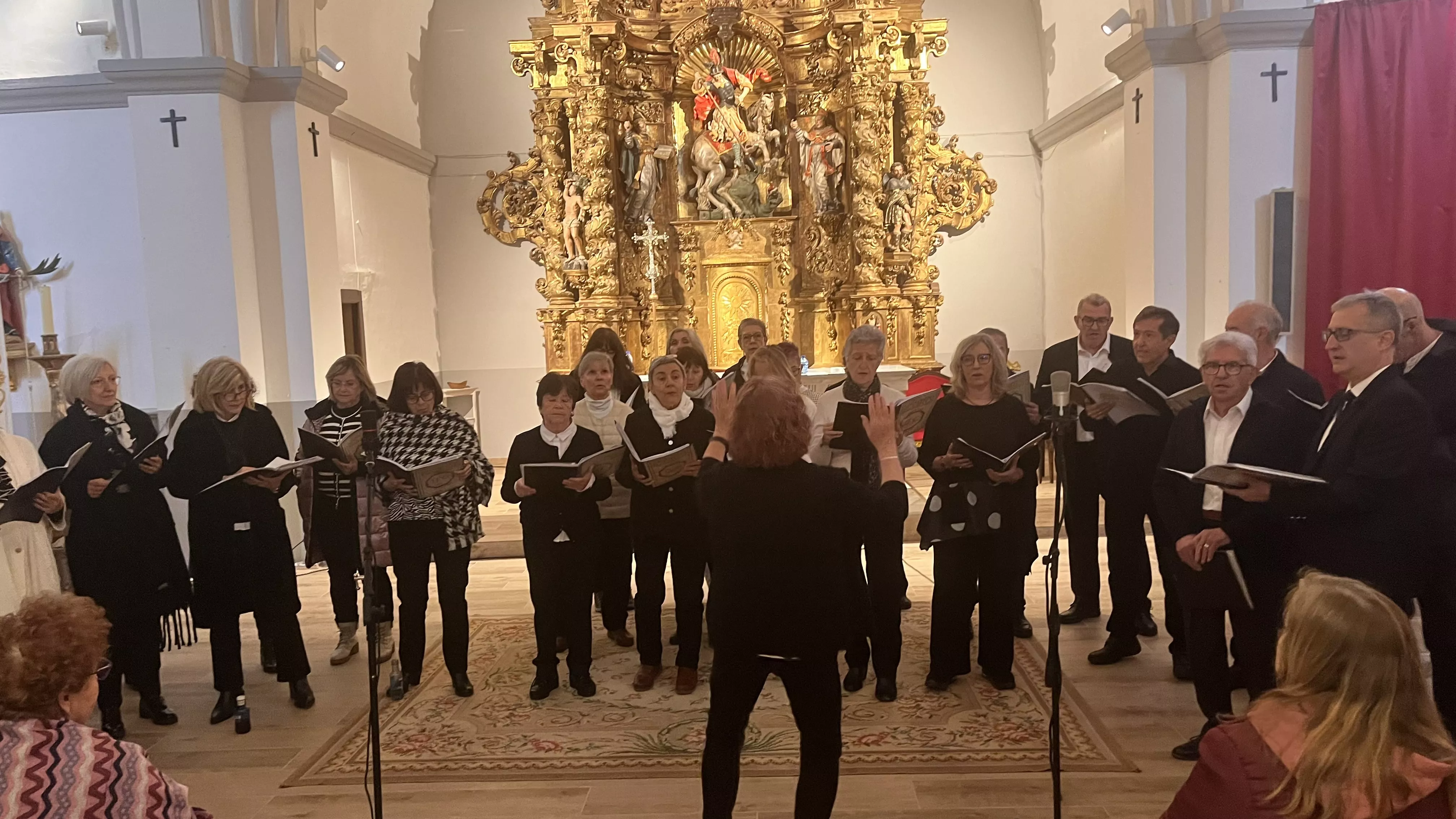 Actuación del Coro de la Universidad Ciudadana en Alcalá de Gurrea. Foto Mercedes Manterola