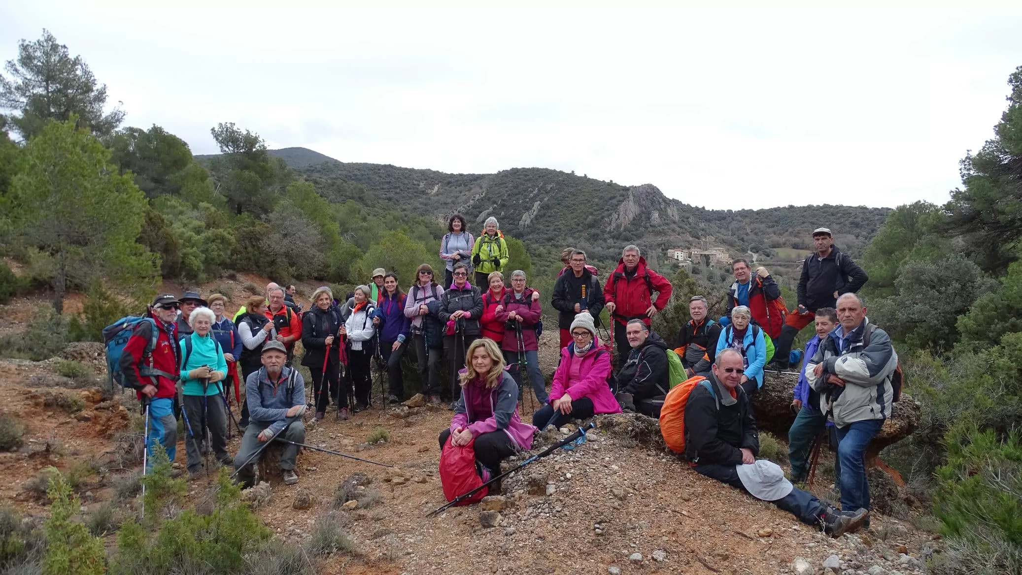 El grupo de Rutas por la provincia con Zurita al fondo. 
