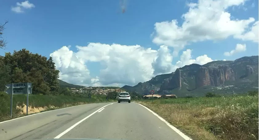 Imagen de la A-132, entre Ayerbe y Bailo.