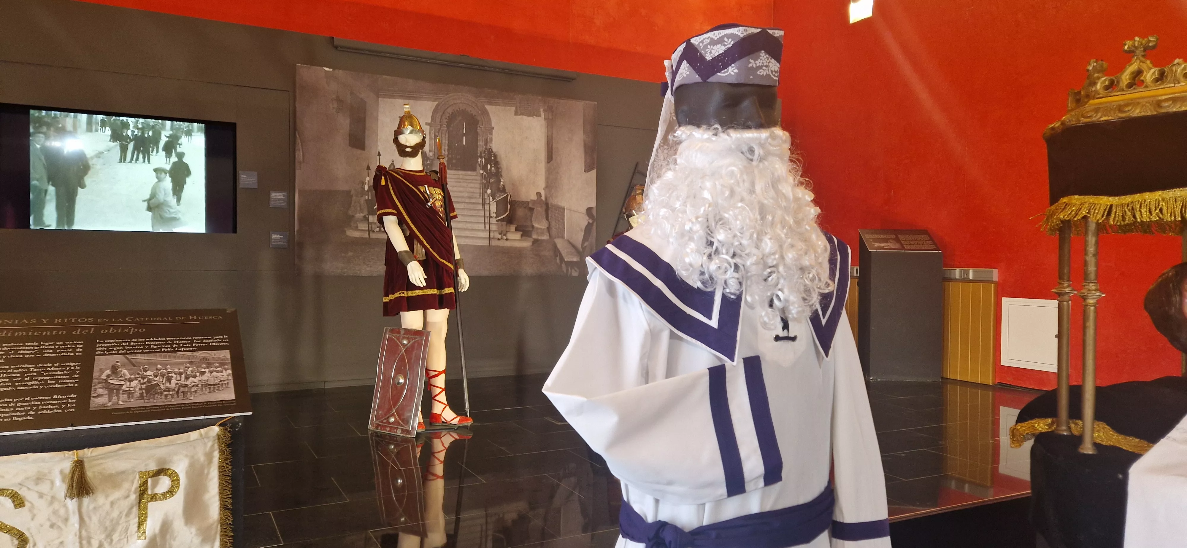 Exposición Revistiendo la Semana Santa. Foto Myriam Martínez