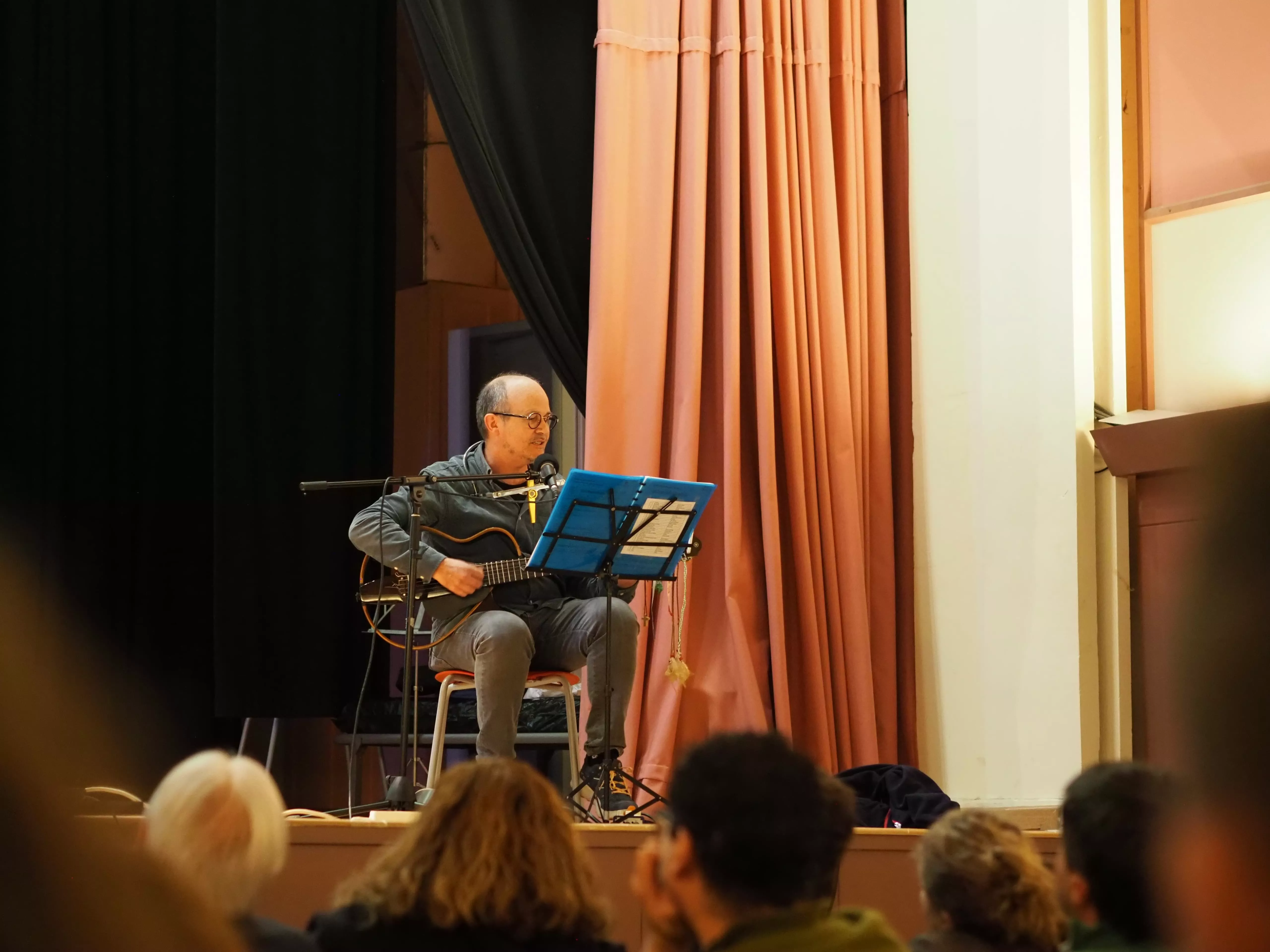 Presentación del libro de Josan Montull en Monzón