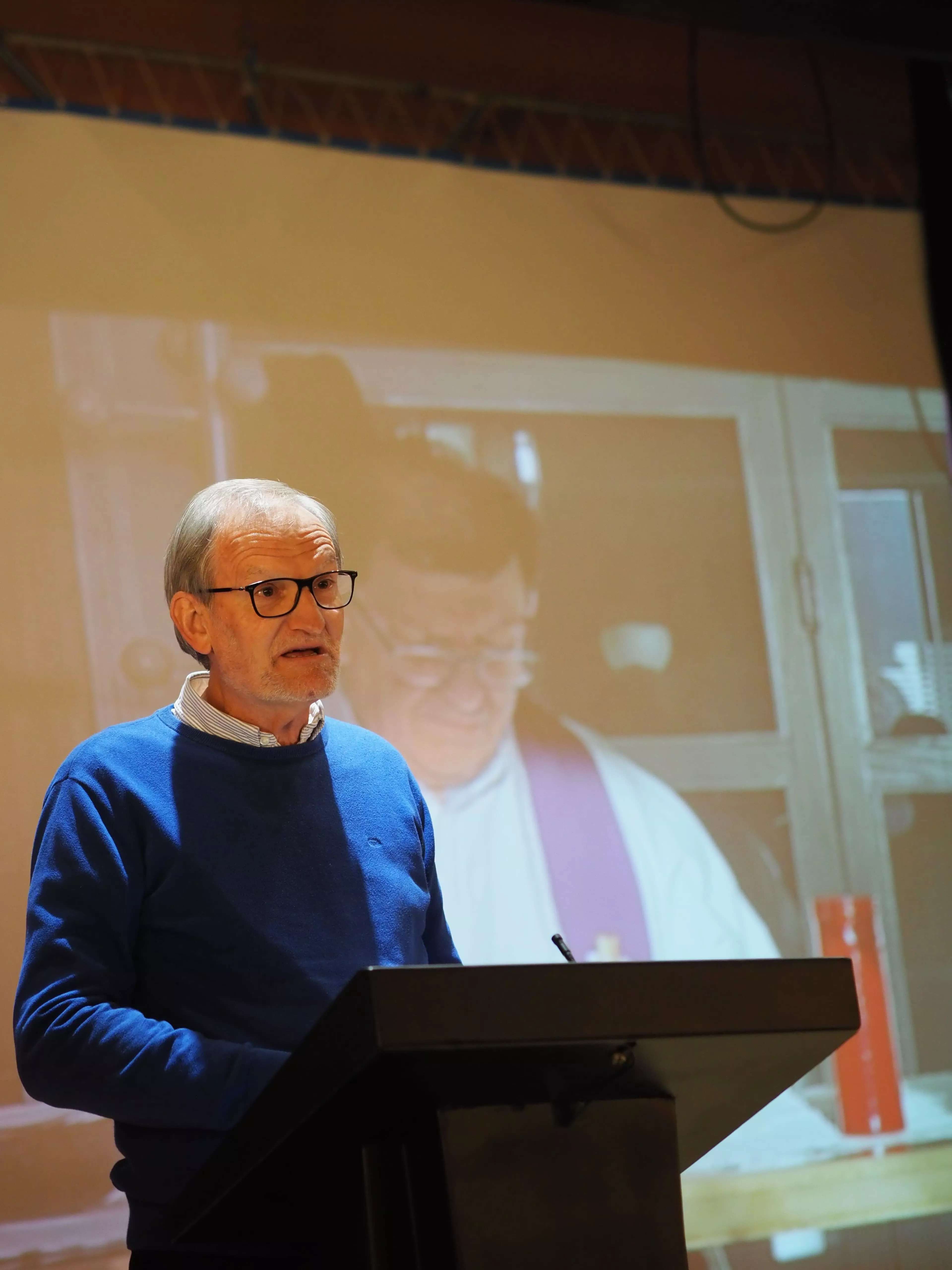 Presentación del libro de Josan Montull en Monzón