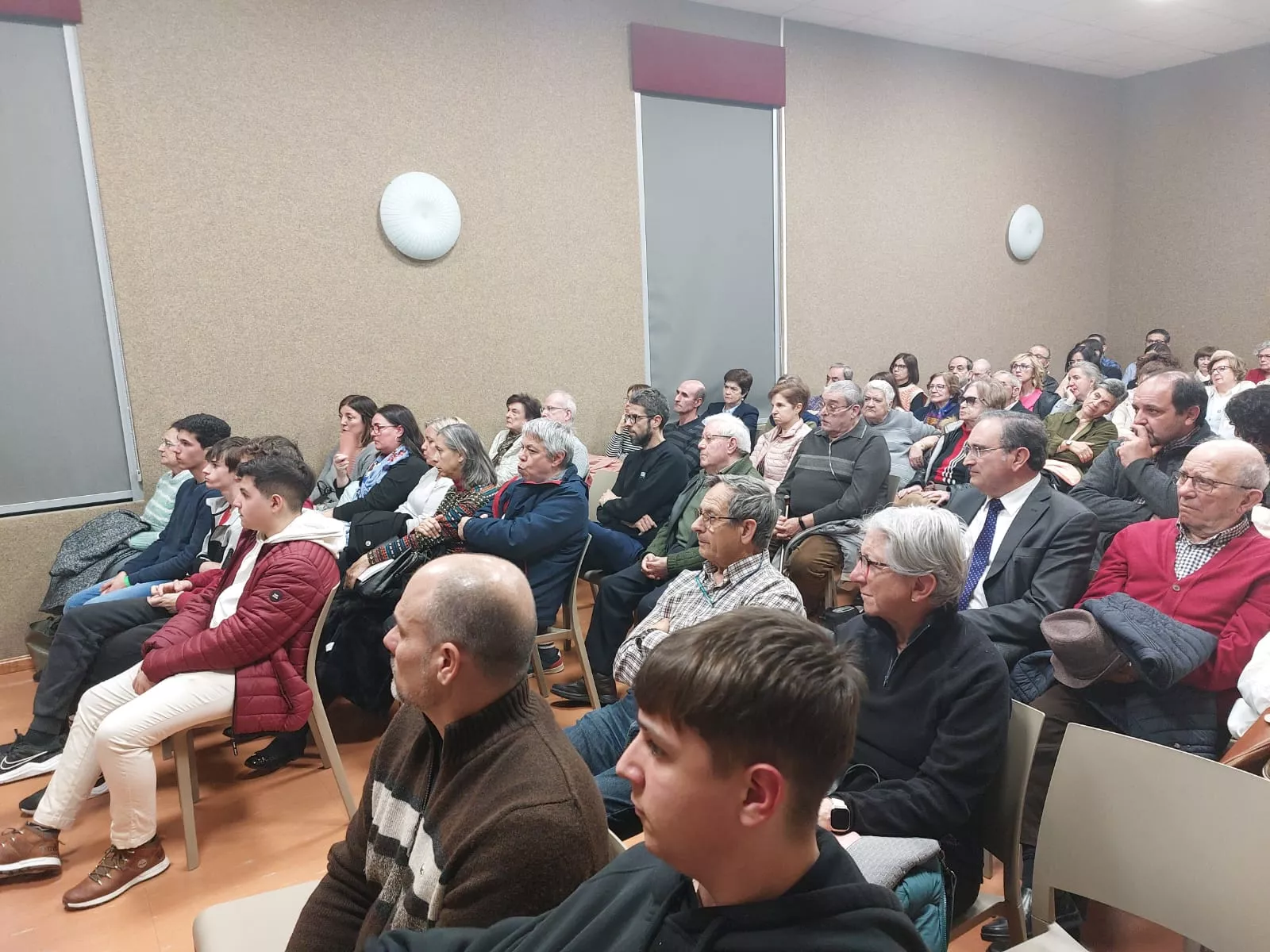 Presentación del libro Preguntar para preguntarse. Respuestas de un sacerdote educador a preguntas de jóvenes