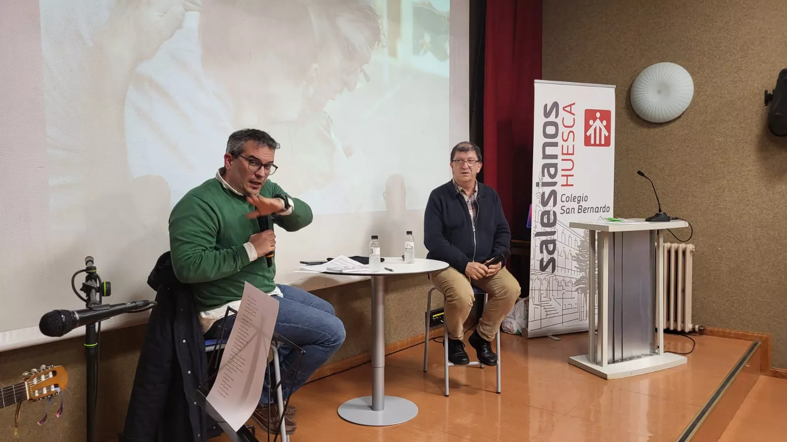 Presentación del libro Preguntar para preguntarse. Respuestas de un sacerdote educador a preguntas de jóvenes