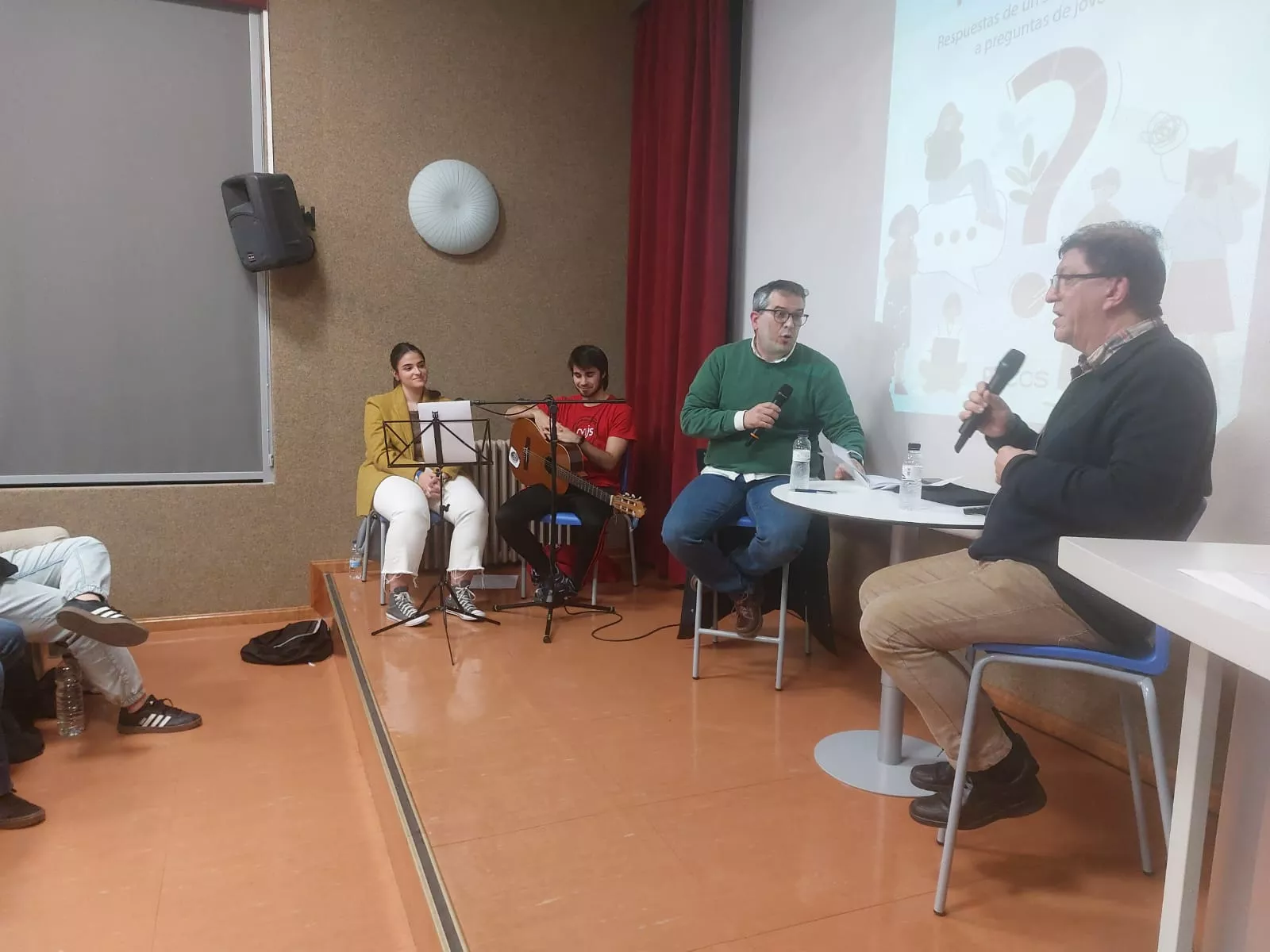 Presentación del libro Preguntar para preguntarse. Respuestas de un sacerdote educador a preguntas de jóvenes