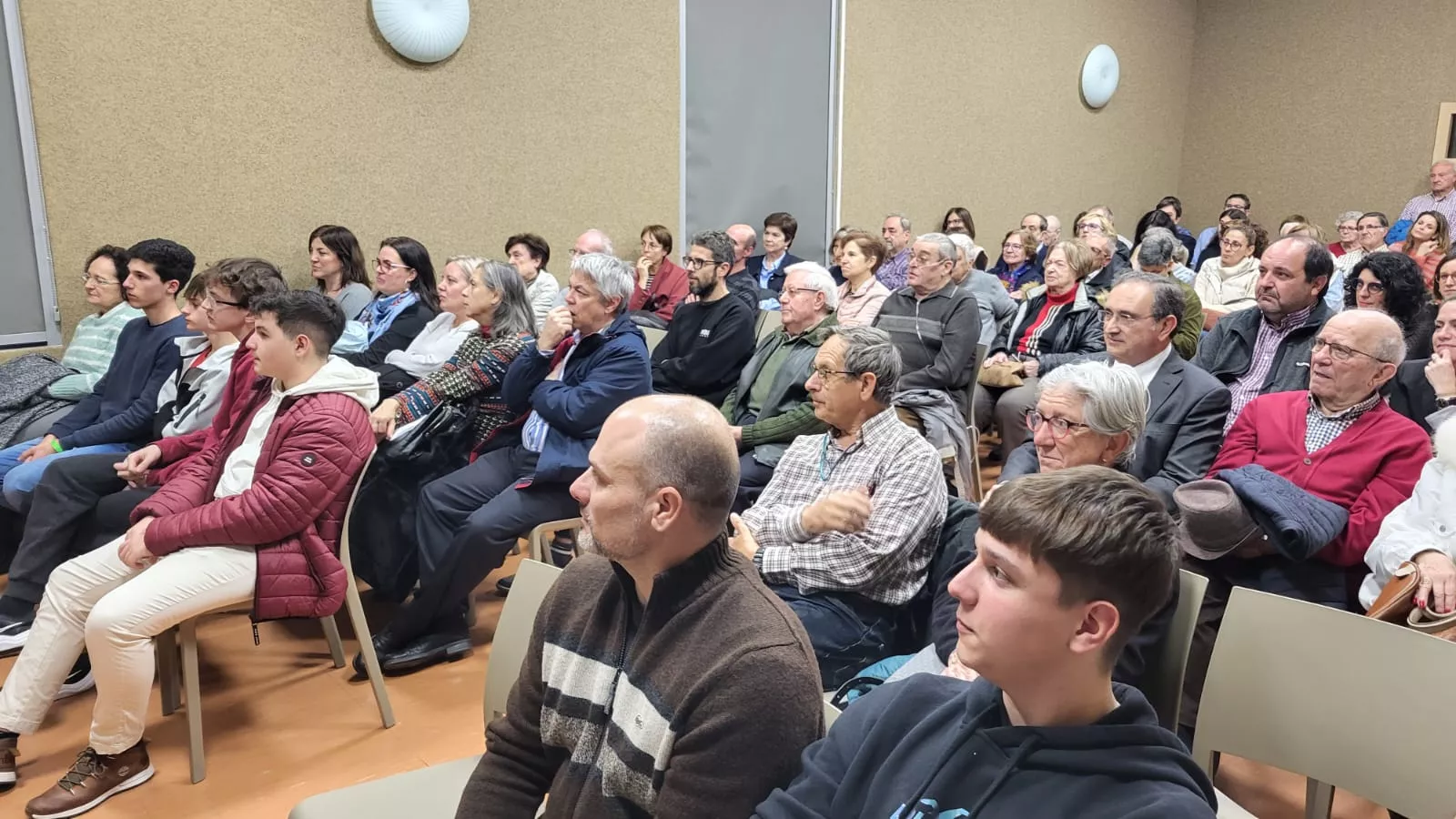 Presentación del libro Preguntar para preguntarse. Respuestas de un sacerdote educador a preguntas de jóvenes