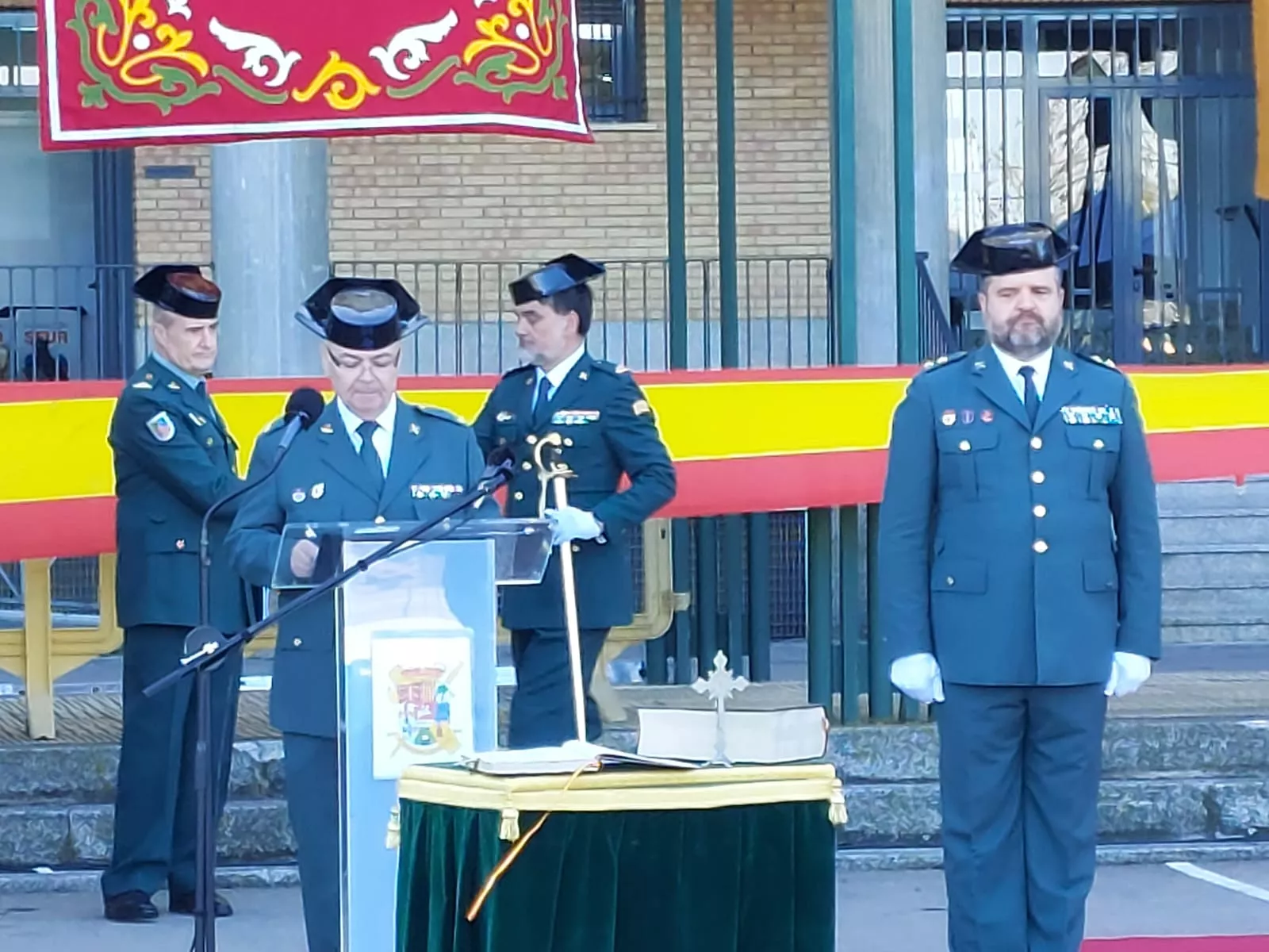 Toma de posesión del teniente coronel Cordobés Lucena en Huesca