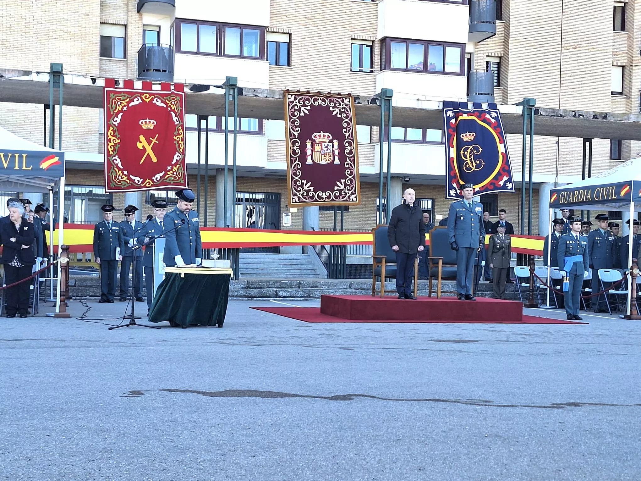 Toma de posesión del teniente coronel Cordobés Lucena en Huesca. Foto Guardia Civil
