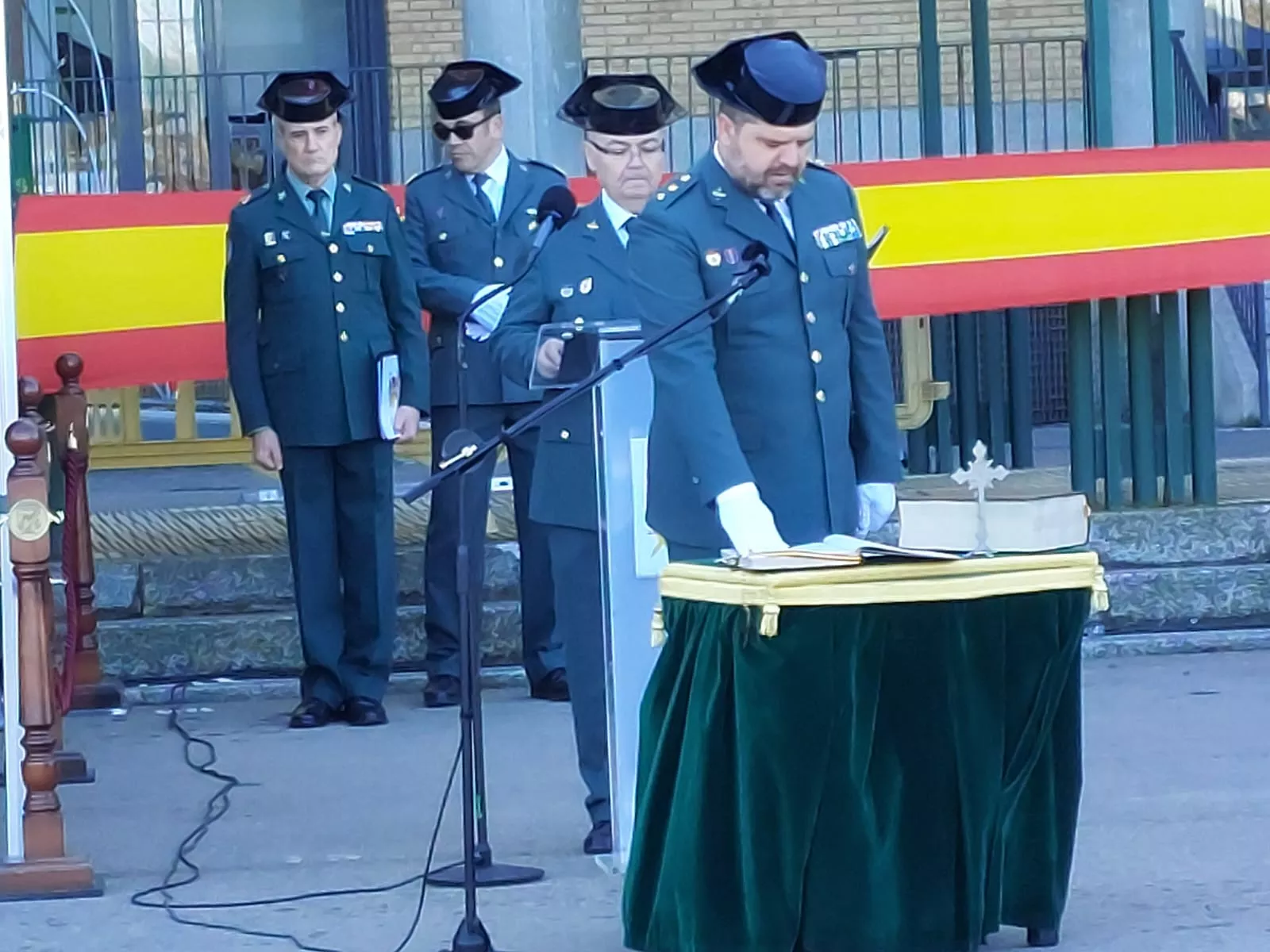 Toma de posesión del teniente coronel Cordobés Lucena en Huesca