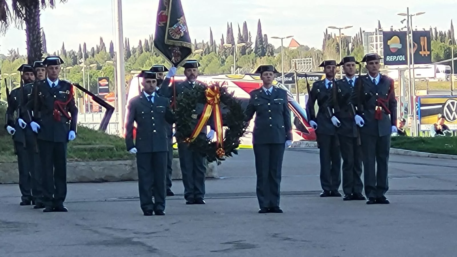 Toma de posesión del teniente coronel Cordobés Lucena en Huesca