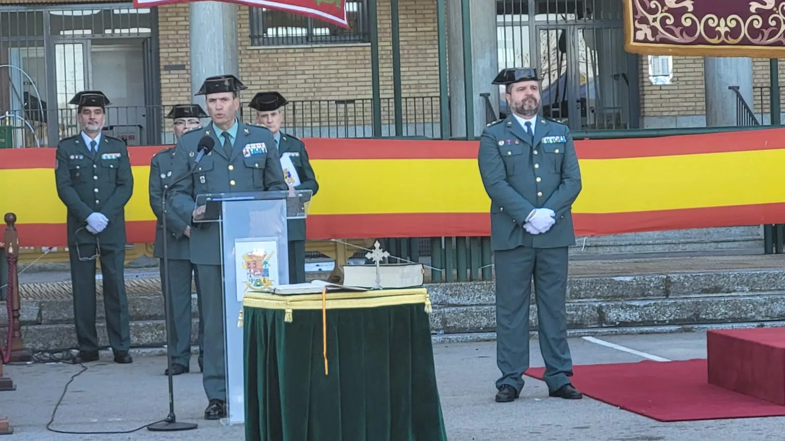 Toma de posesión del teniente coronel Cordobés Lucena en Huesca