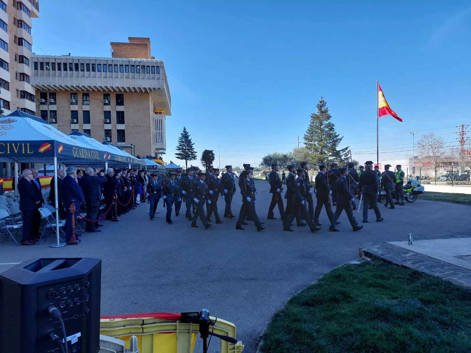 Toma de posesión del teniente coronel Cordobés Lucena en Huesca