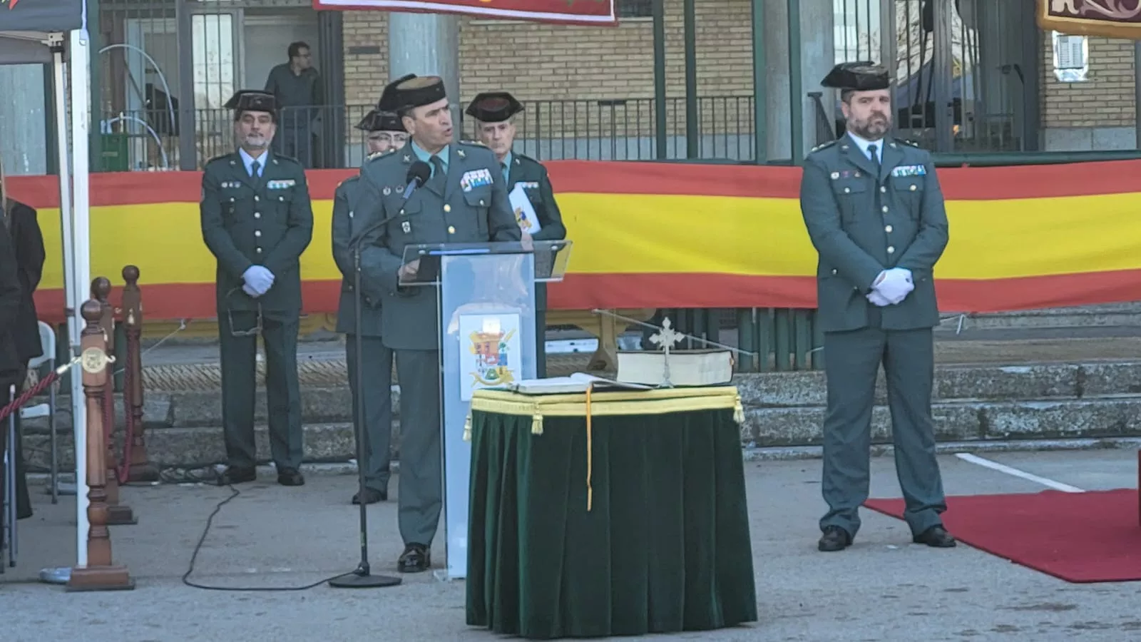 Toma de posesión del teniente coronel Cordobés Lucena en Huesca