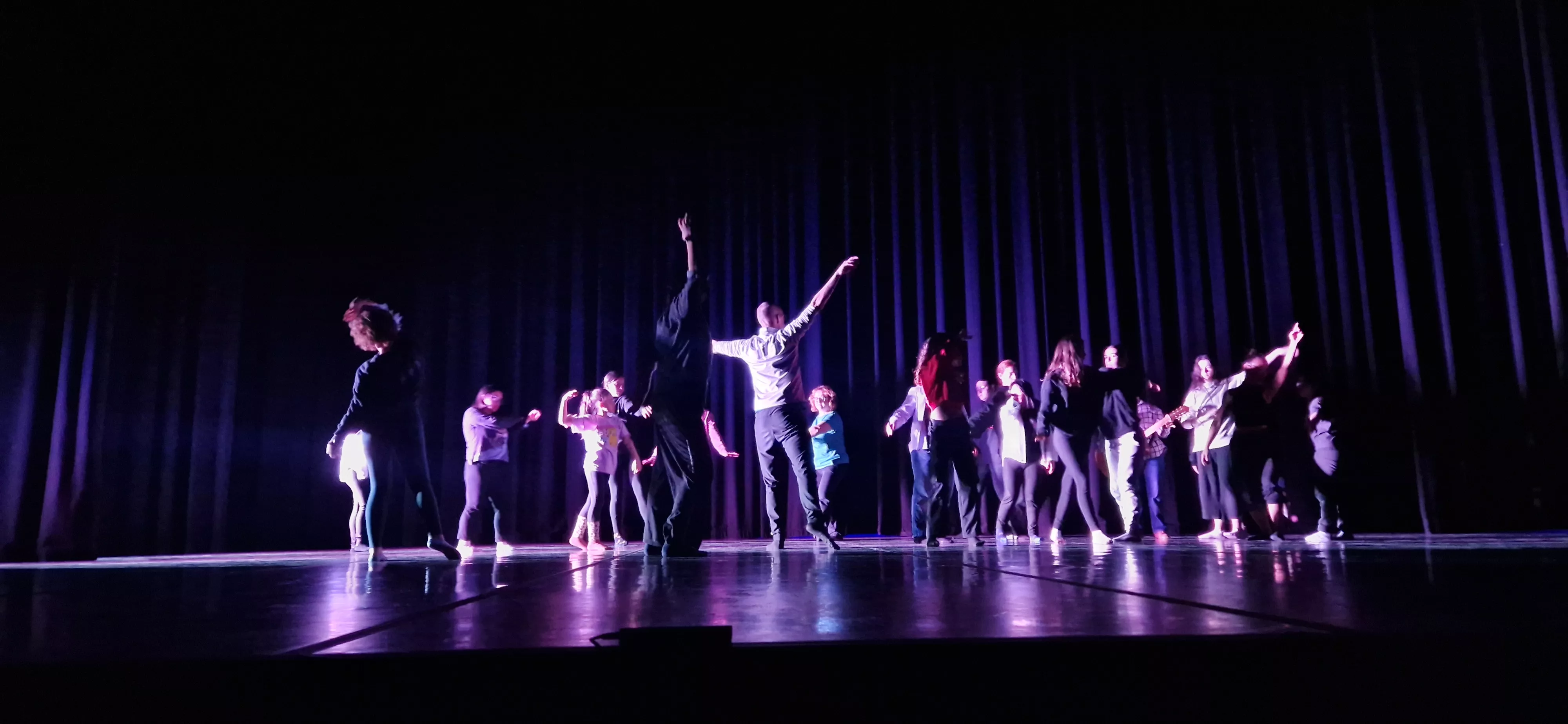 Taller del Grupo de Música y Baile de Down Huesca previo al Cosmos Festival. Foto Myriam Martínez 