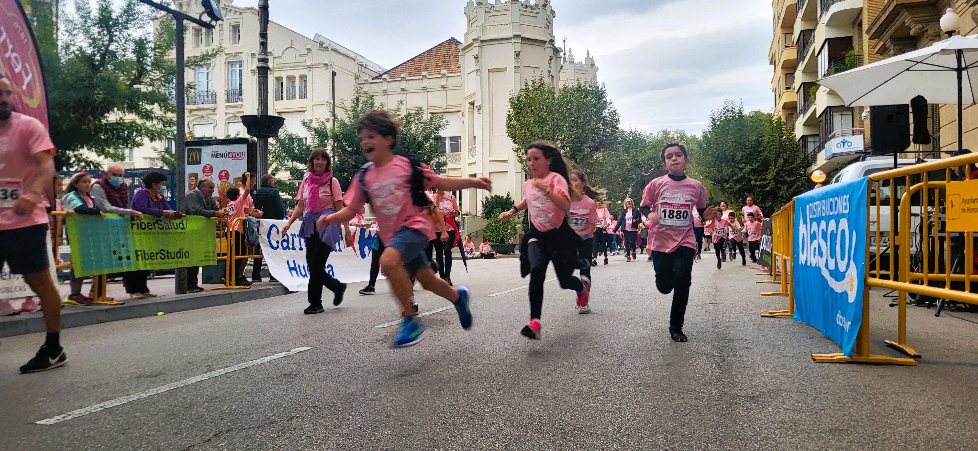 Carrera Huesca contra el cáncer 2022. Foto Myriam Martínez 