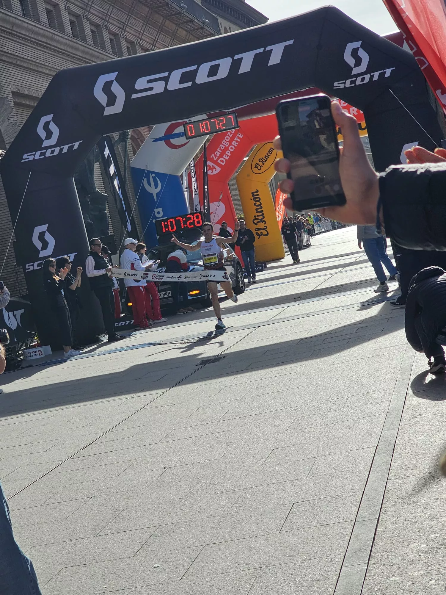 Alberto Puyuelo, ganador del Medio Maratón de Zaragoza