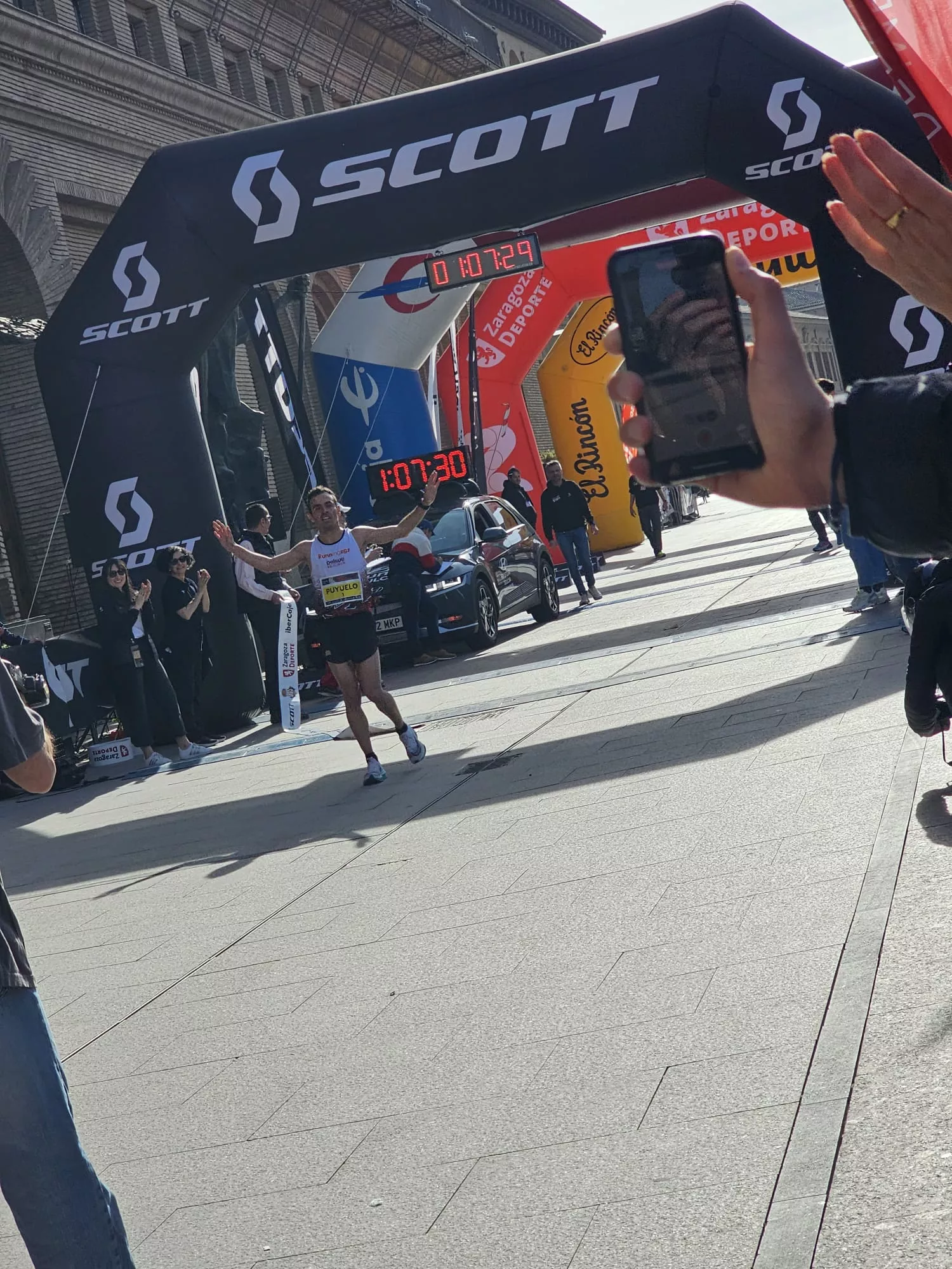 Alberto Puyuelo, ganador del Medio Maratón de Zaragoza
