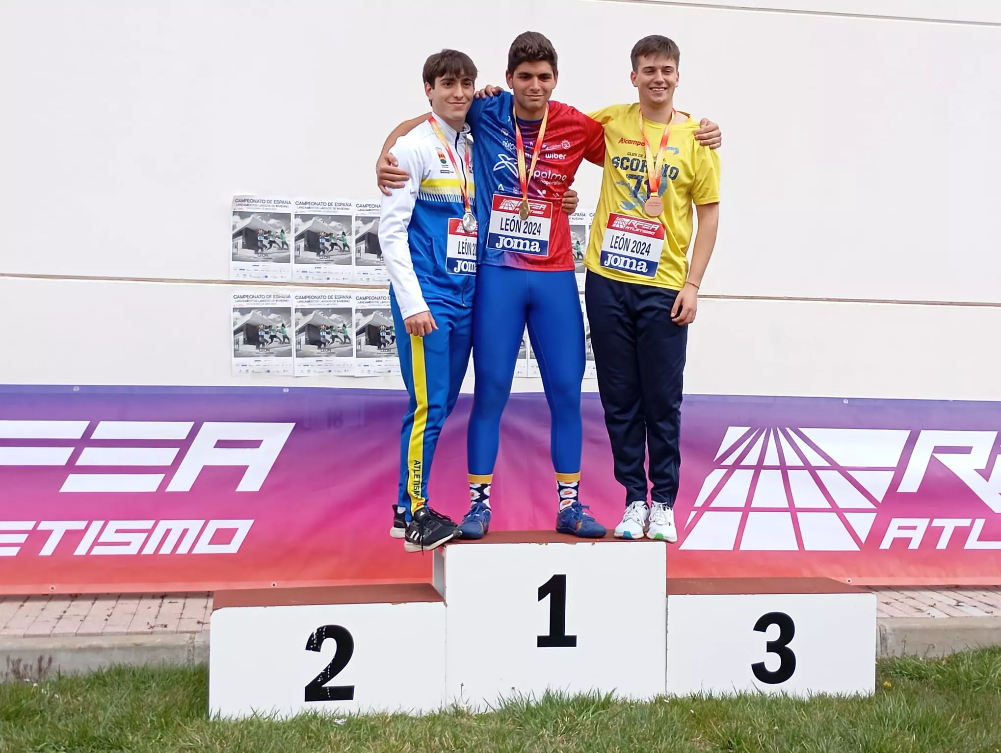 Javi Díaz, bronce en martillo Sub-20.