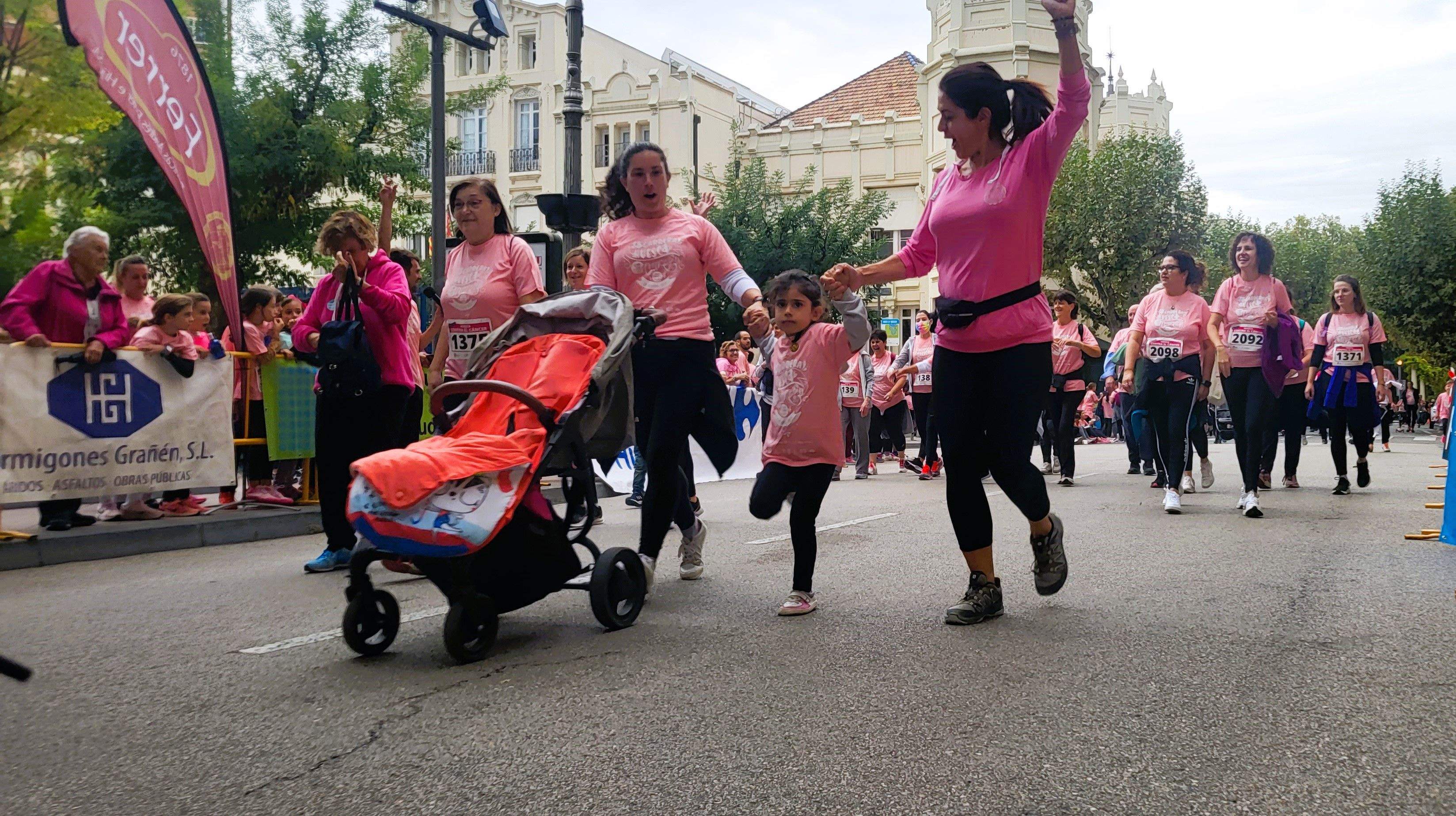 Carrera Huesca contra el cáncer 2022. Foto Myriam Martínez 