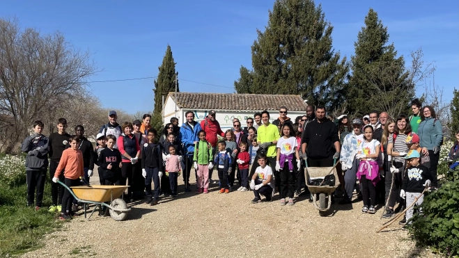 Participantes en la jornada de limpieza del río Sosa en Monzón. Participantes en la jornada de limpieza del río Sosa en Monzón.